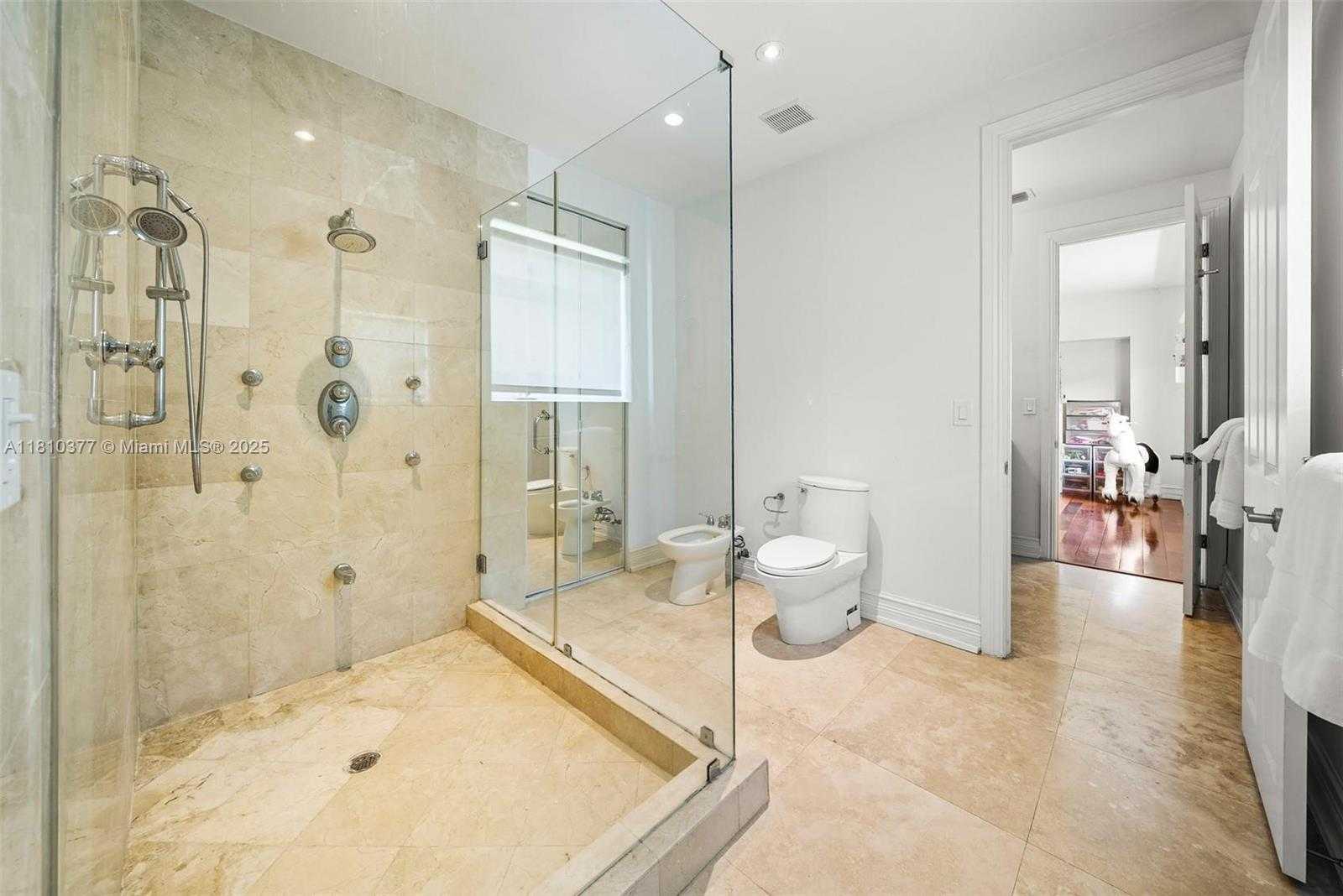 Small Image of 425 NORTH SHORE DR, Miami Beach Number 32