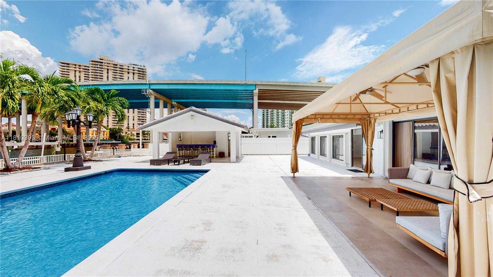 Small Image of 19140 NORTH BAY RD, Sunny Isles Beach Number 17