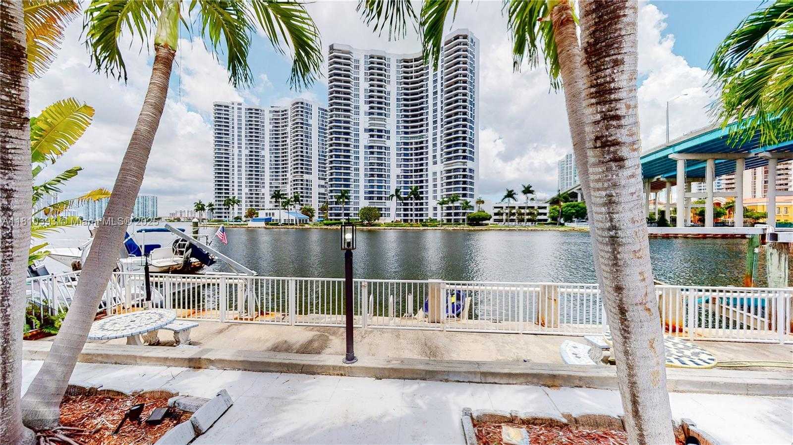 Small Image of 19140 NORTH BAY RD, Sunny Isles Beach Number 3