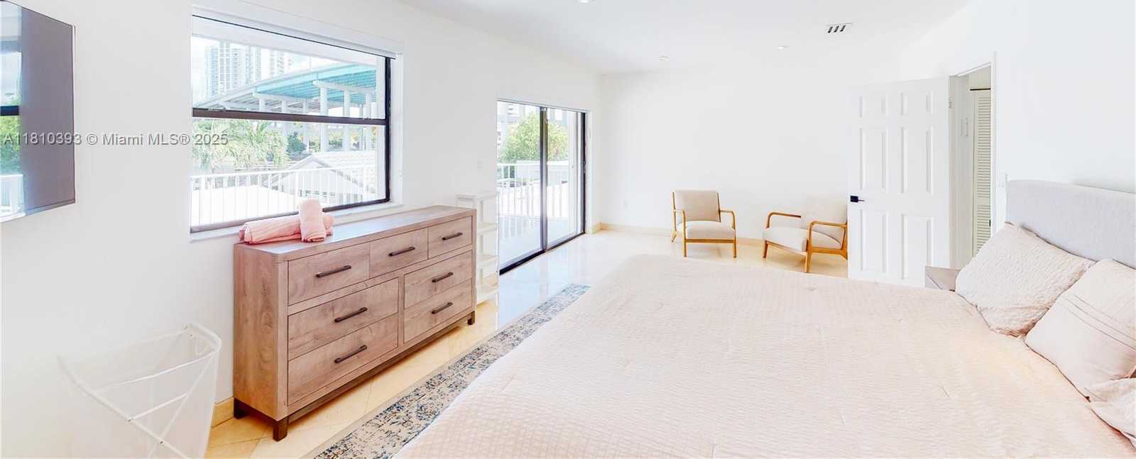 Small Image of 19140 NORTH BAY RD, Sunny Isles Beach Number 5