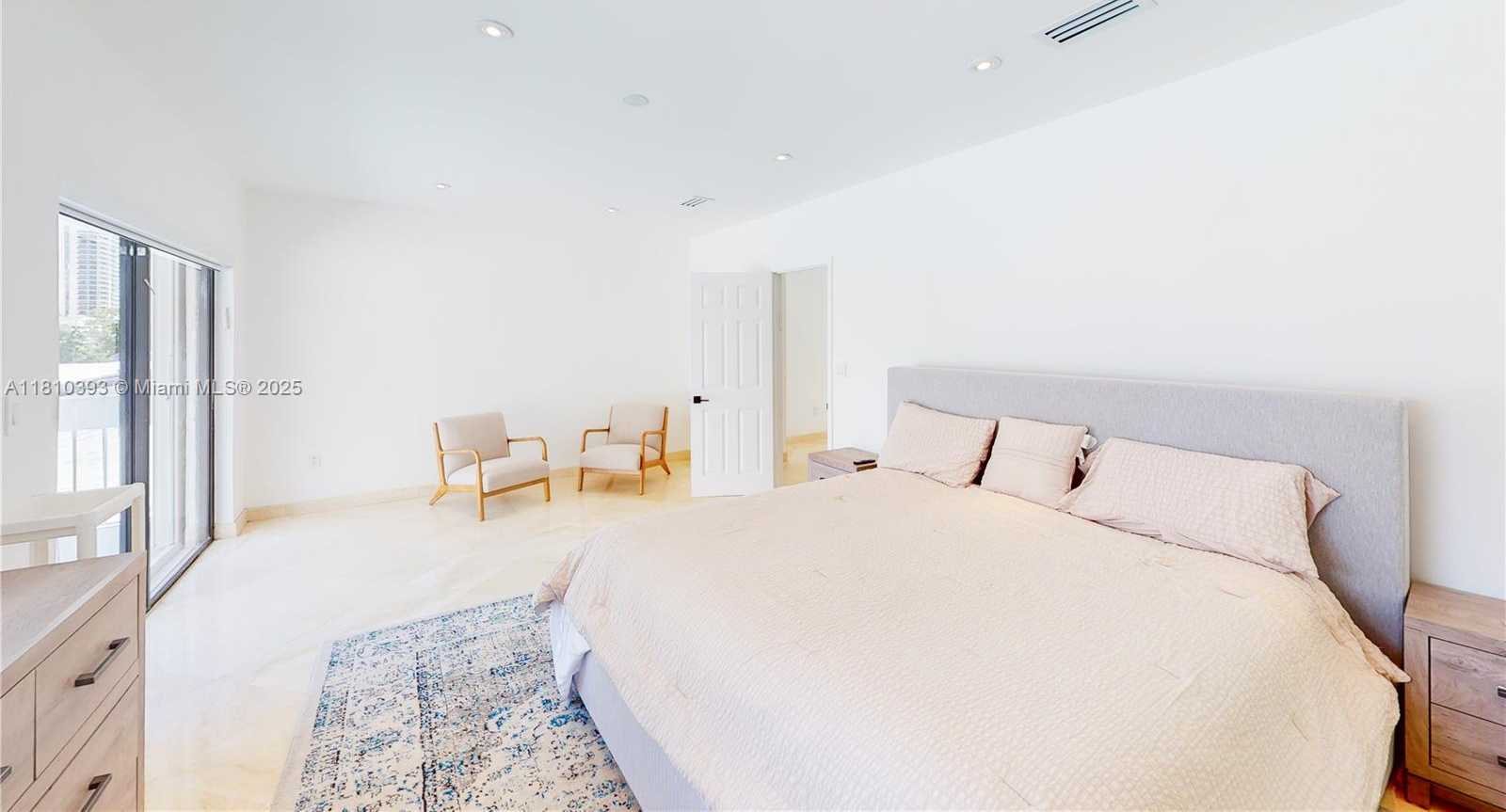 Small Image of 19140 NORTH BAY RD, Sunny Isles Beach Number 7