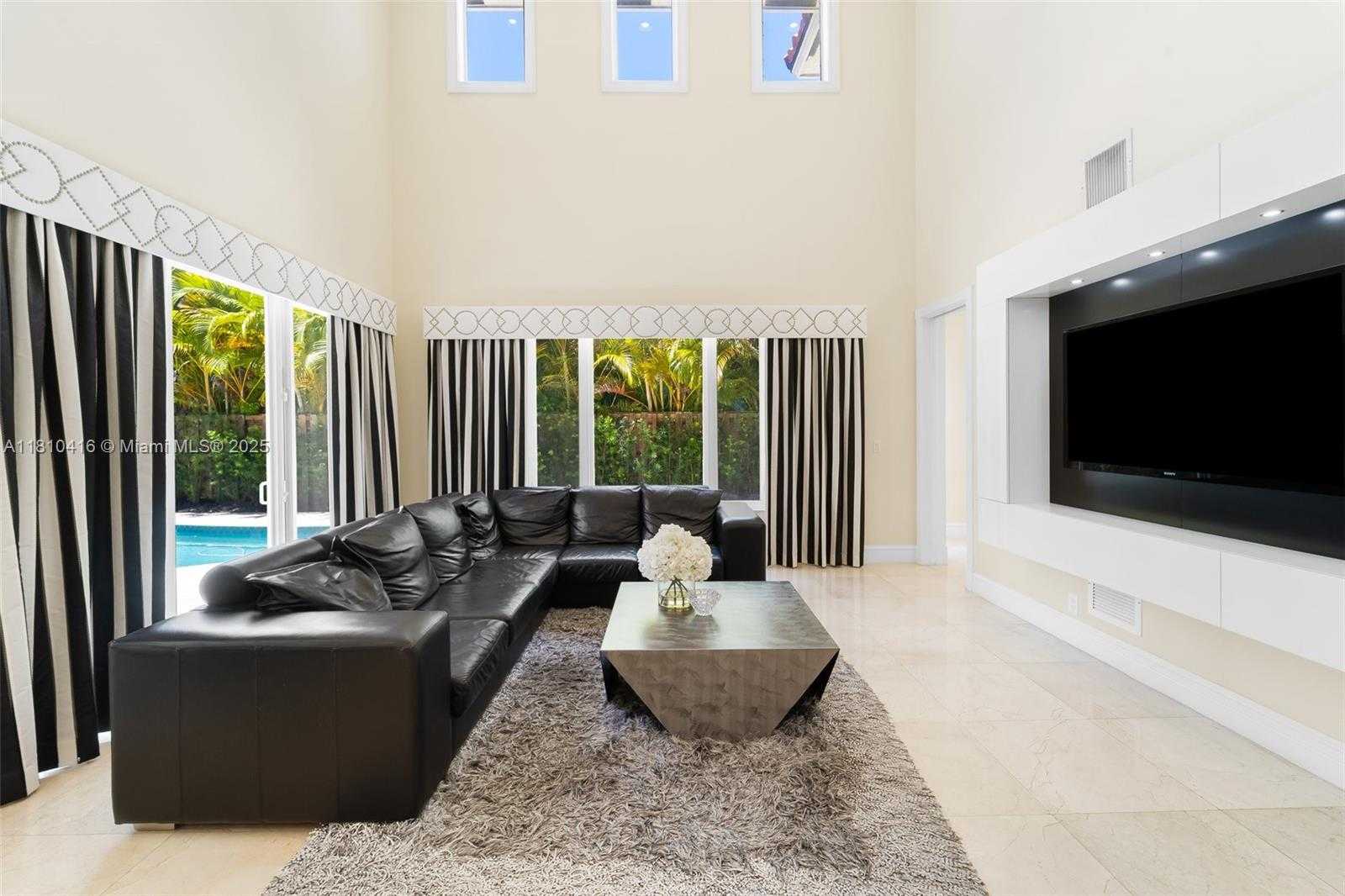 Small Image of 275 189TH TER, Sunny Isles Beach Number 8