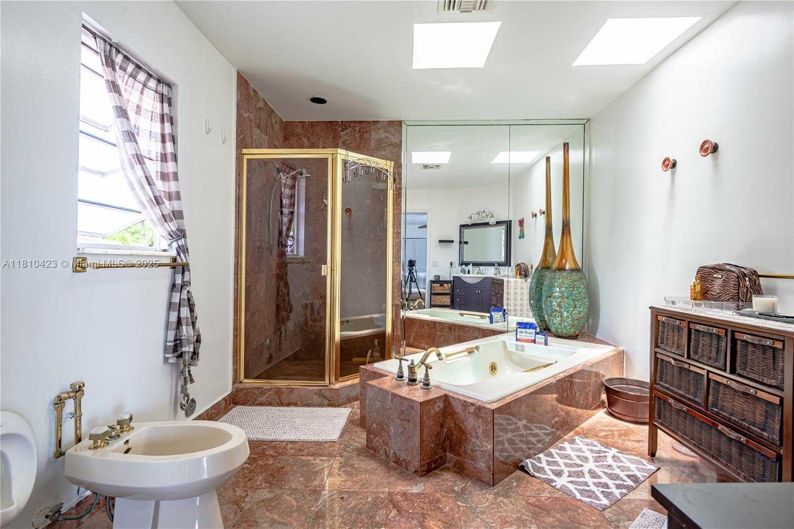 Small Image of 2908 BAYVIEW DR, Fort Lauderdale Number 14