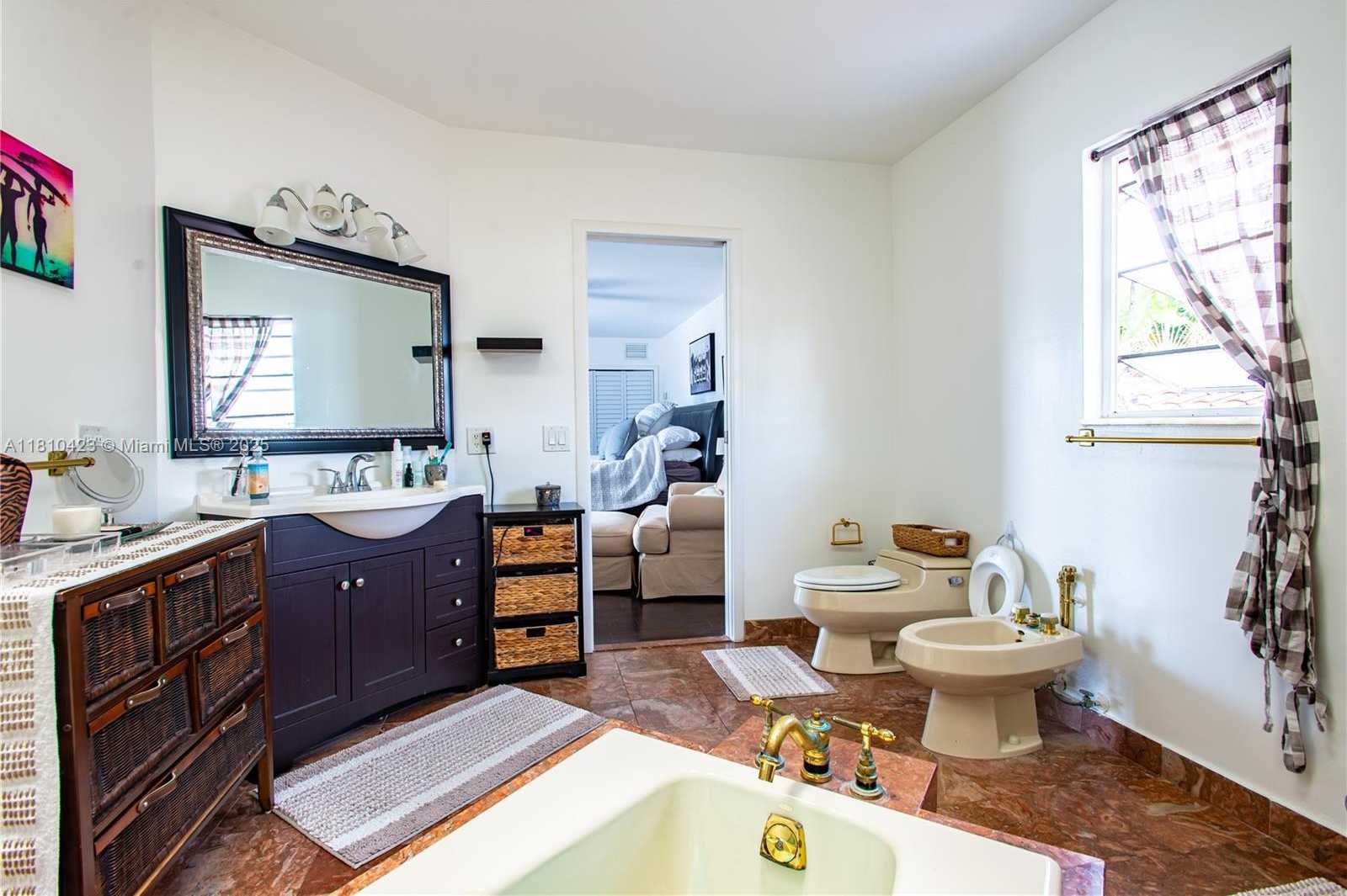 Small Image of 2908 BAYVIEW DR, Fort Lauderdale Number 15