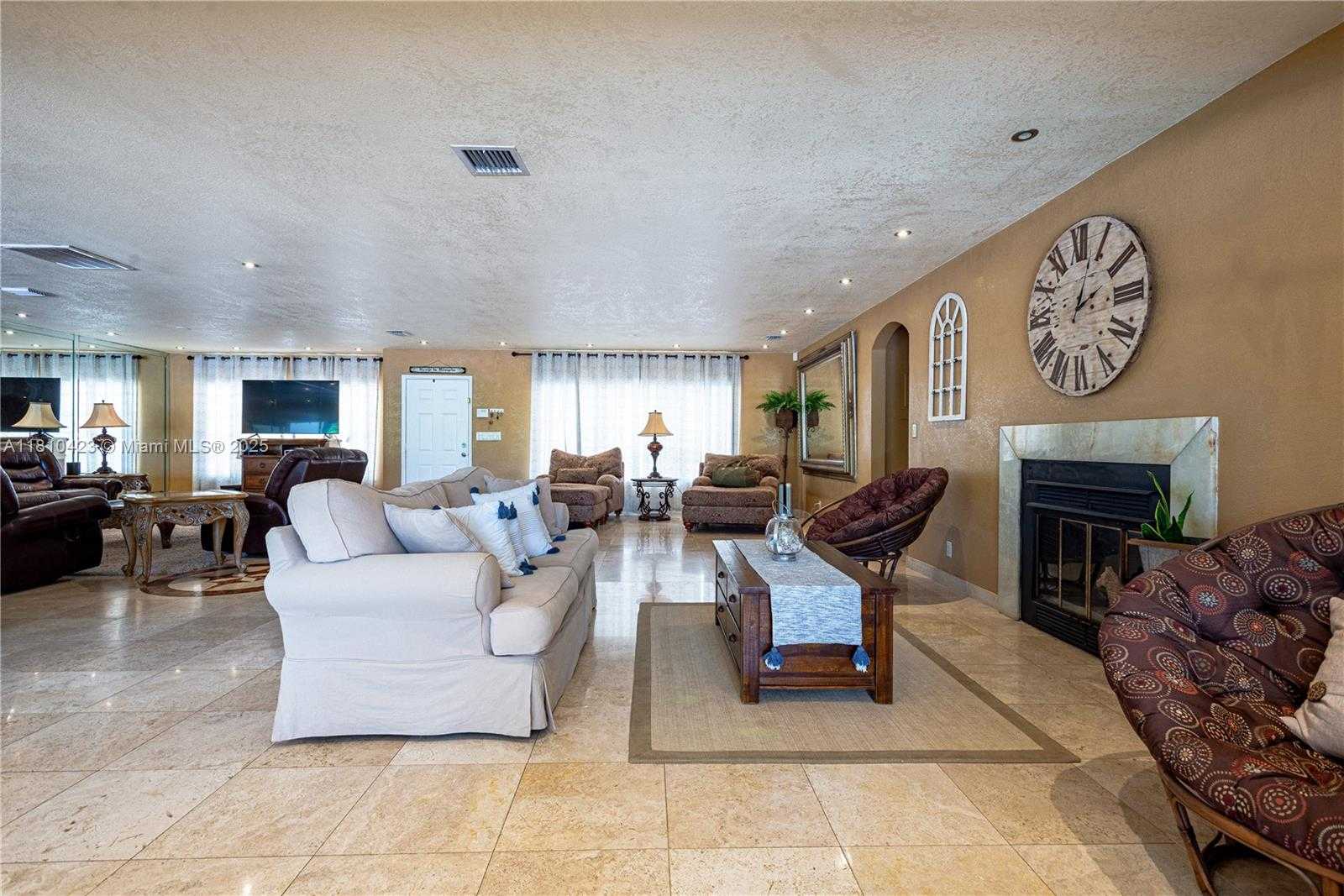 Small Image of 2908 BAYVIEW DR, Fort Lauderdale Number 16