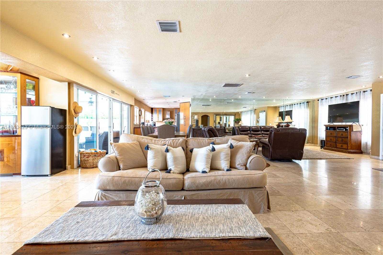 Small Image of 2908 BAYVIEW DR, Fort Lauderdale Number 17