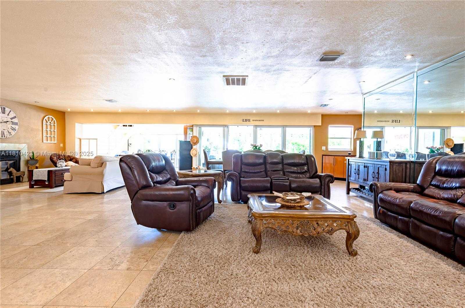 Small Image of 2908 BAYVIEW DR, Fort Lauderdale Number 18