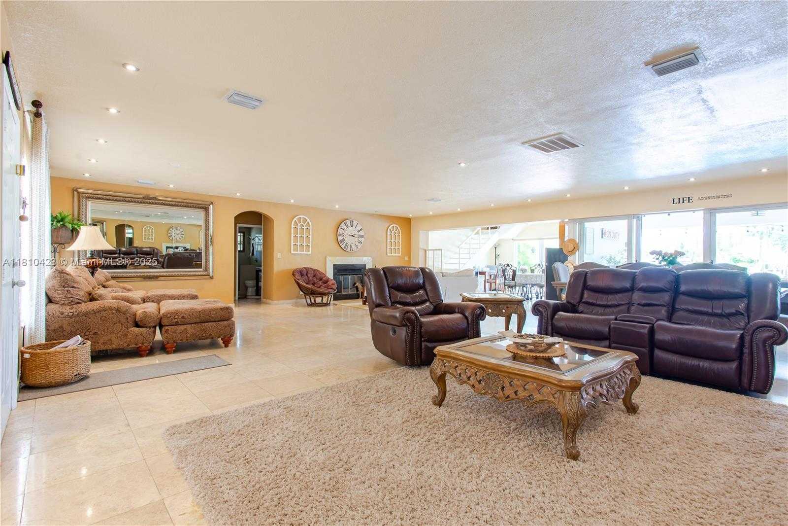 Small Image of 2908 BAYVIEW DR, Fort Lauderdale Number 19