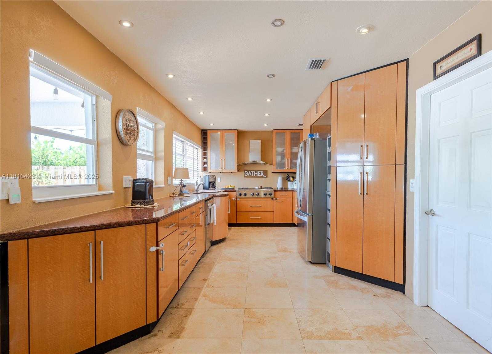 Small Image of 2908 BAYVIEW DR, Fort Lauderdale Number 21