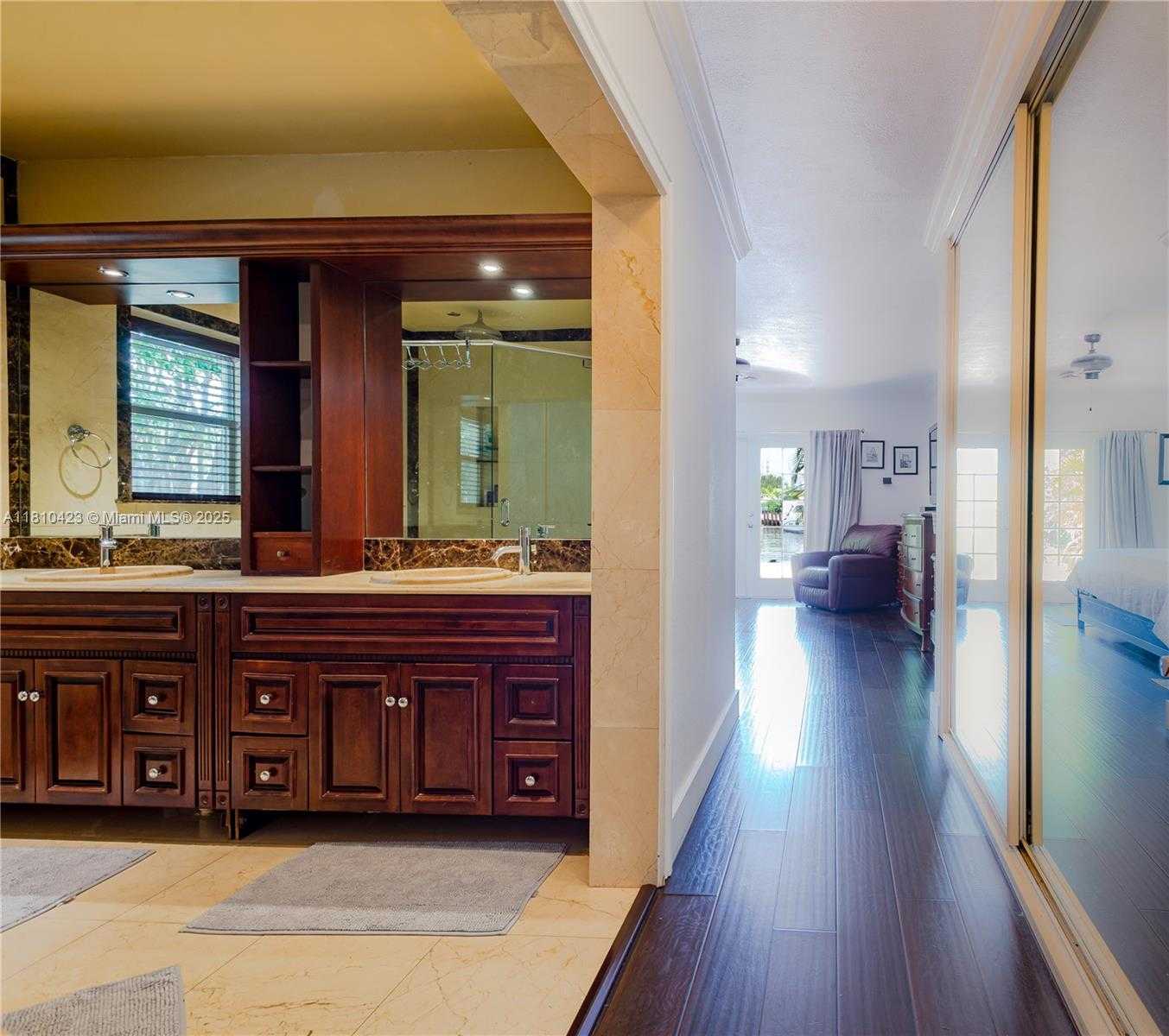 Small Image of 2908 BAYVIEW DR, Fort Lauderdale Number 24