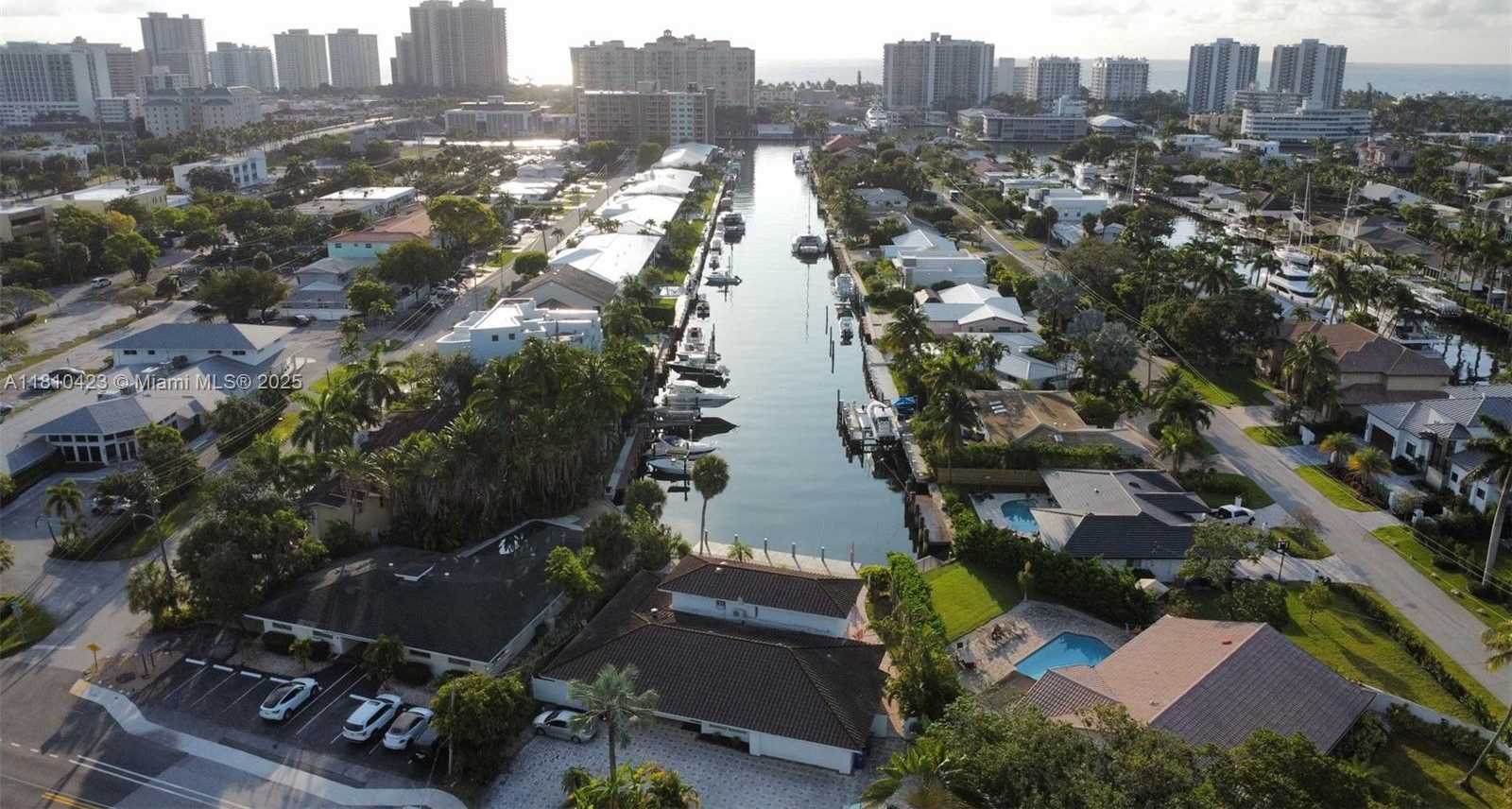 Small Image of 2908 BAYVIEW DR, Fort Lauderdale Number 3