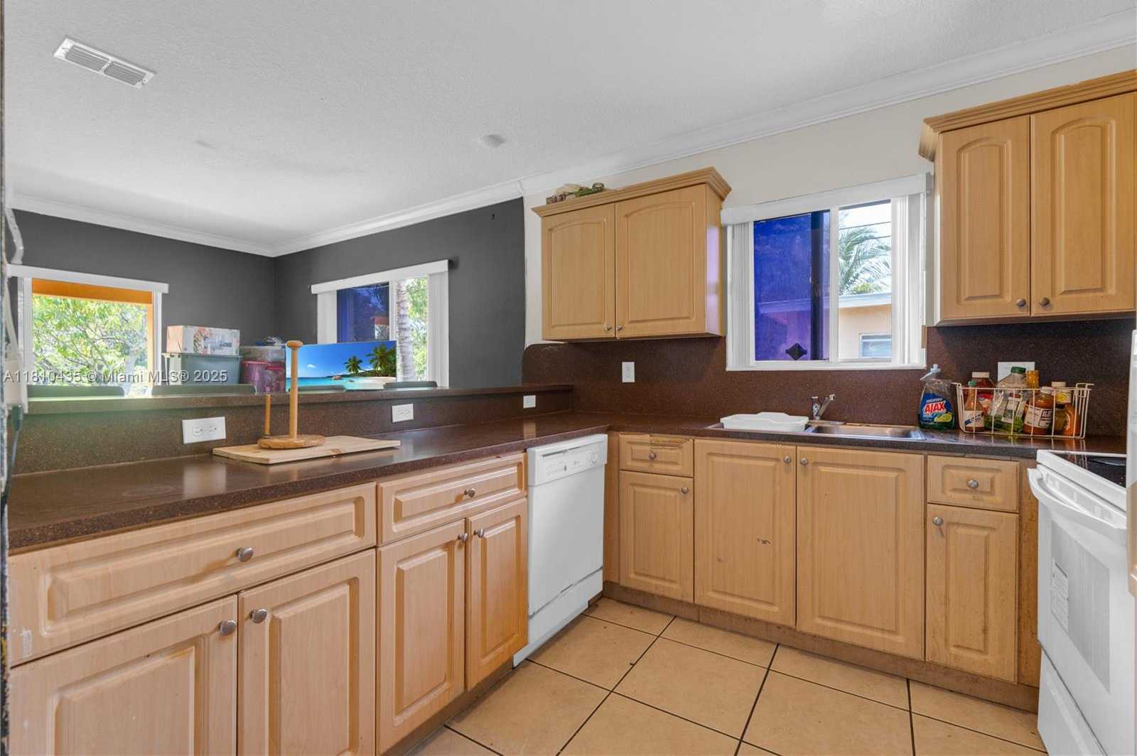Small Image of 12912 NORTH EAST 7TH AVE, North Miami Number 10