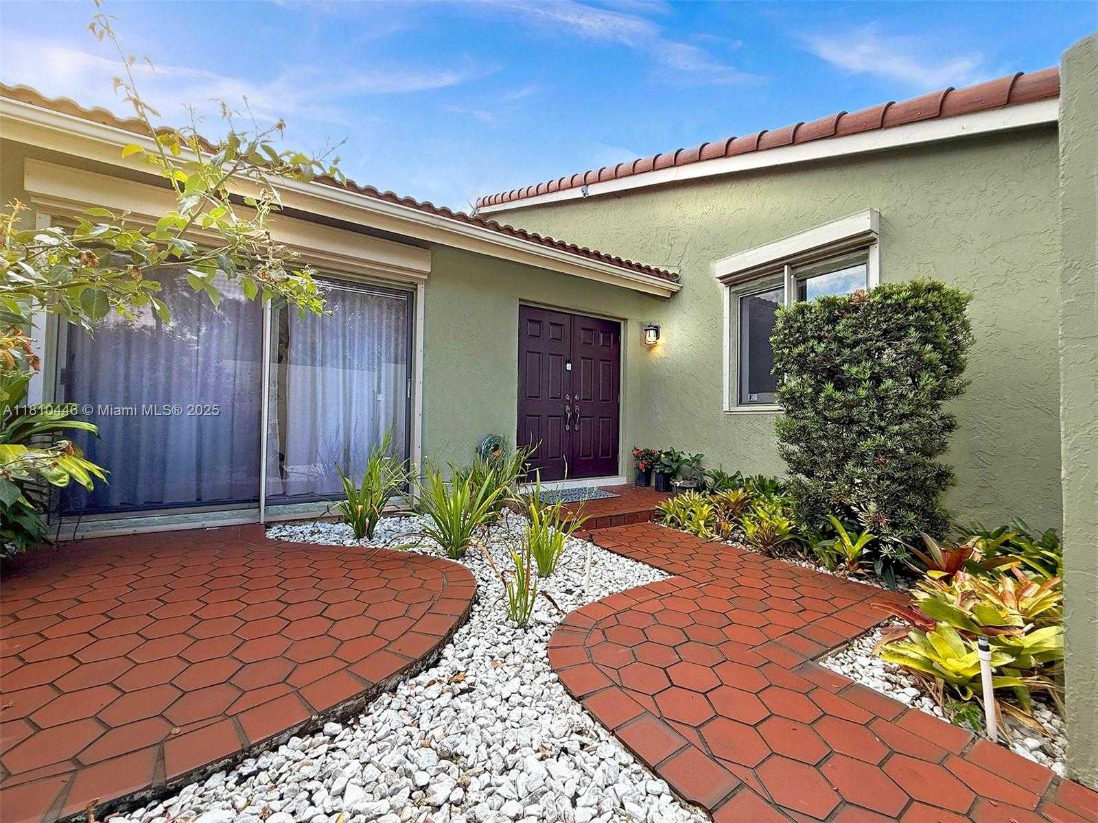 Small Image of 8923 SOUTH WEST 151ST CT, Miami Number 25