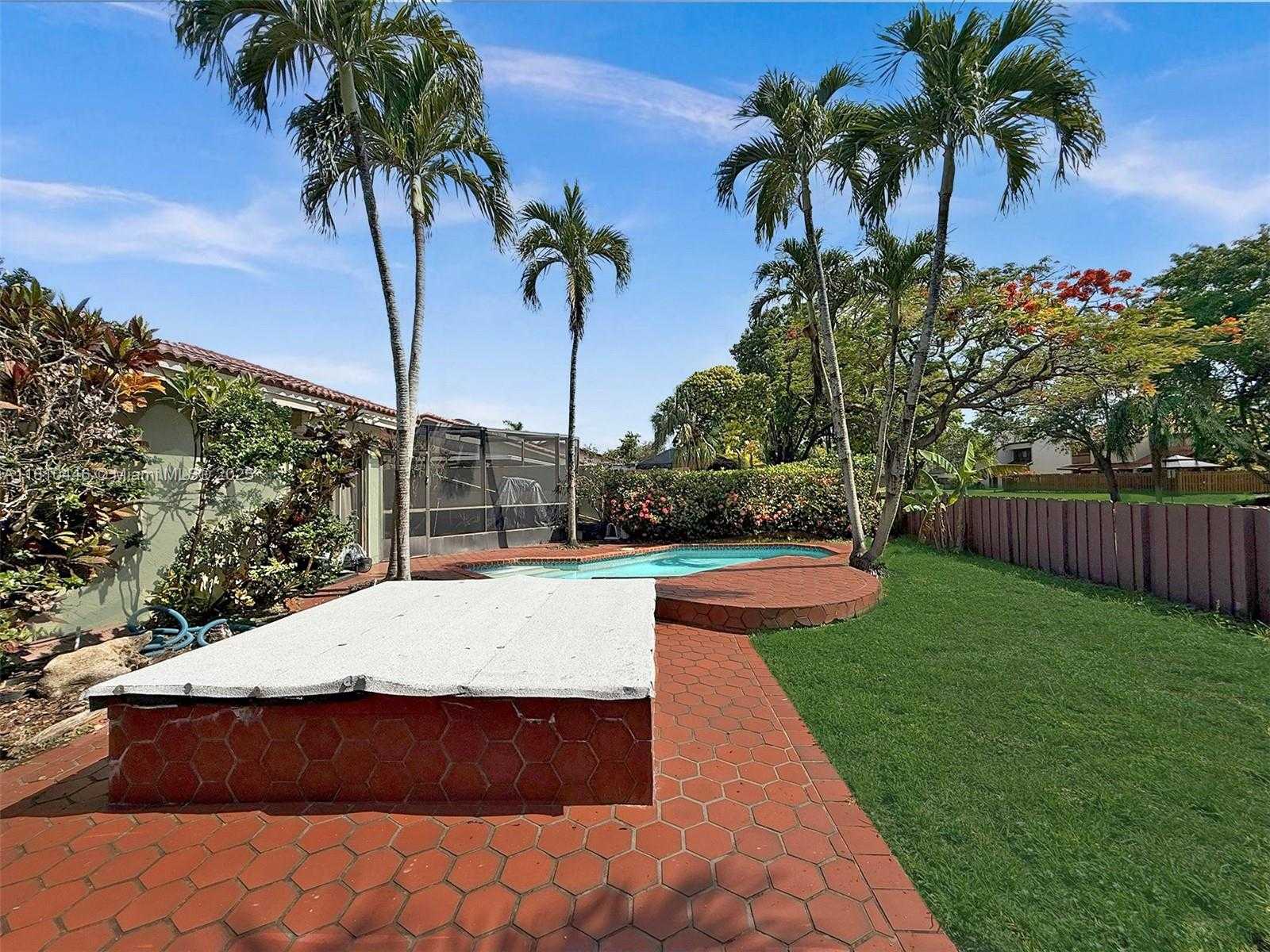 Small Image of 8923 SOUTH WEST 151ST CT, Miami Number 29