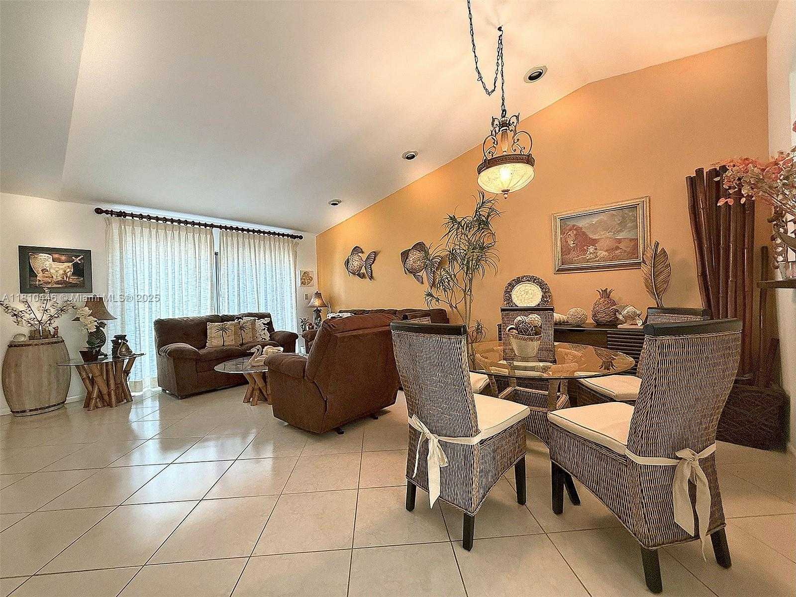 Small Image of 8923 SOUTH WEST 151ST CT, Miami Number 4