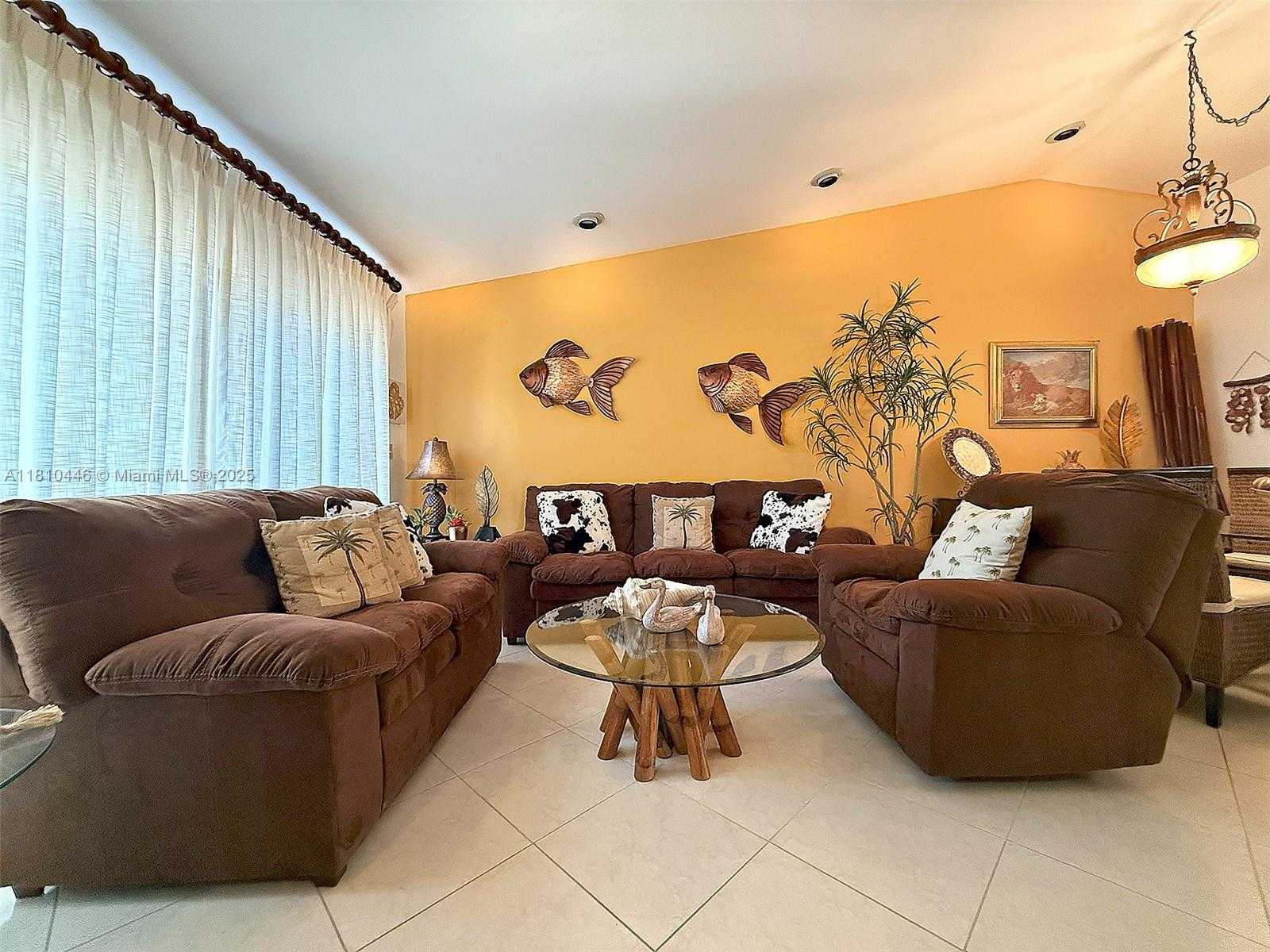 Small Image of 8923 SOUTH WEST 151ST CT, Miami Number 6