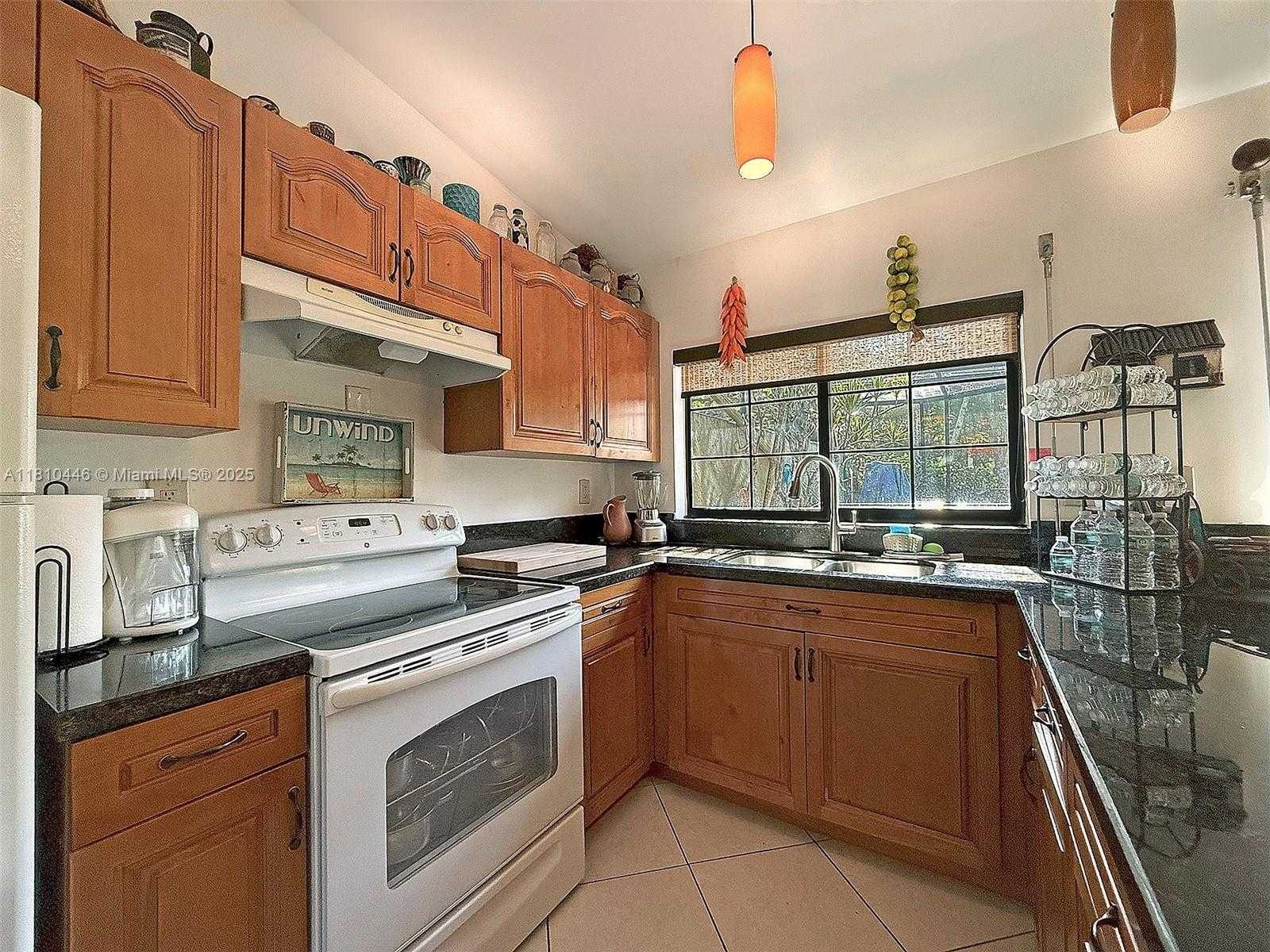 Small Image of 8923 SOUTH WEST 151ST CT, Miami Number 7
