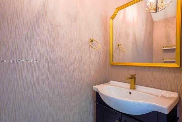 Small Image of 3943 MAHOGANY LN, Hollywood Number 18