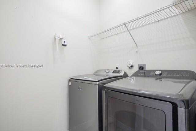 Small Image of 3943 MAHOGANY LN, Hollywood Number 22