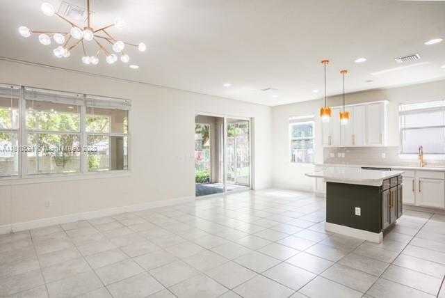 Small Image of 3943 MAHOGANY LN, Hollywood Number 4