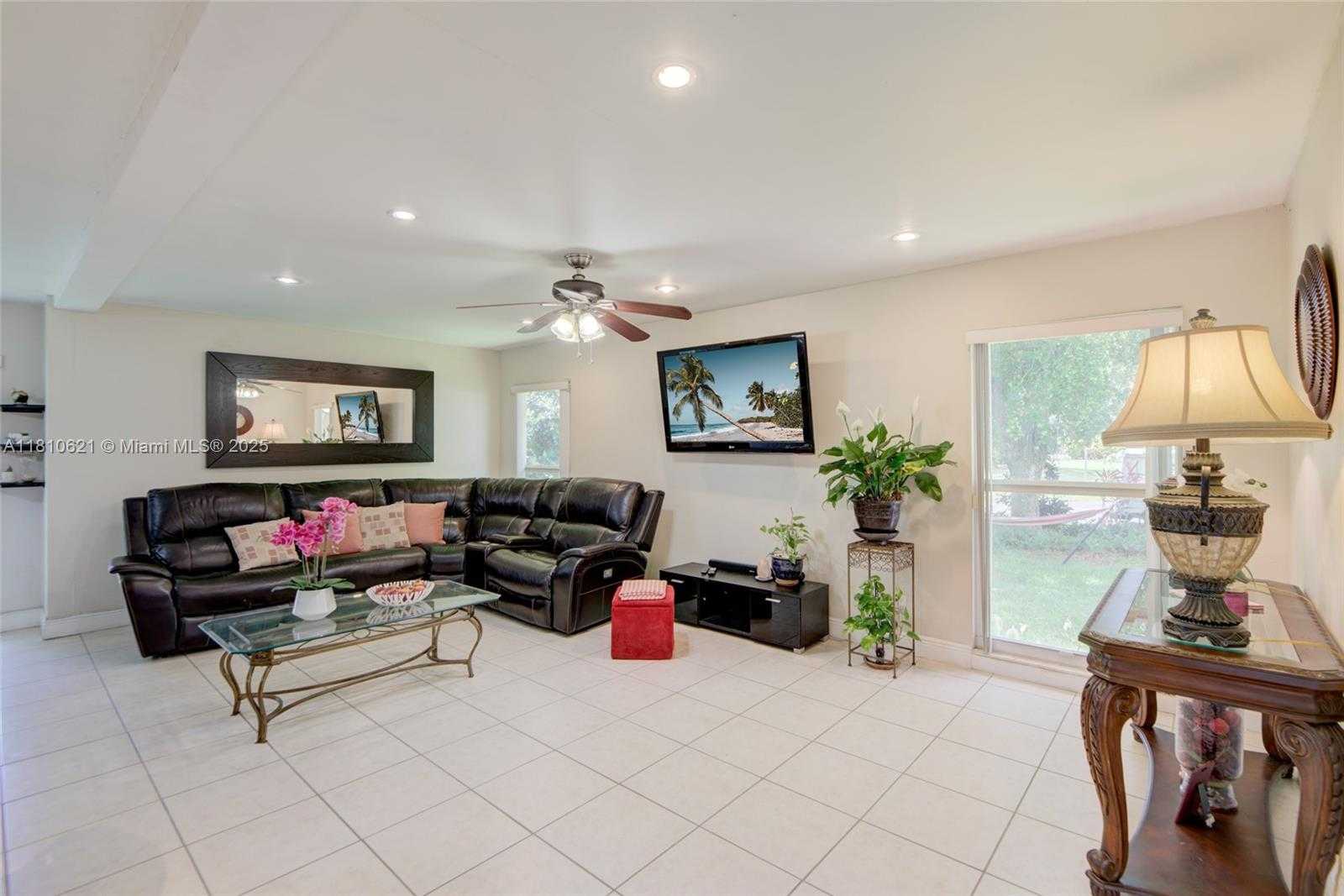 Small Image of 7201 NORTH WEST 67TH ST, Tamarac Number 14