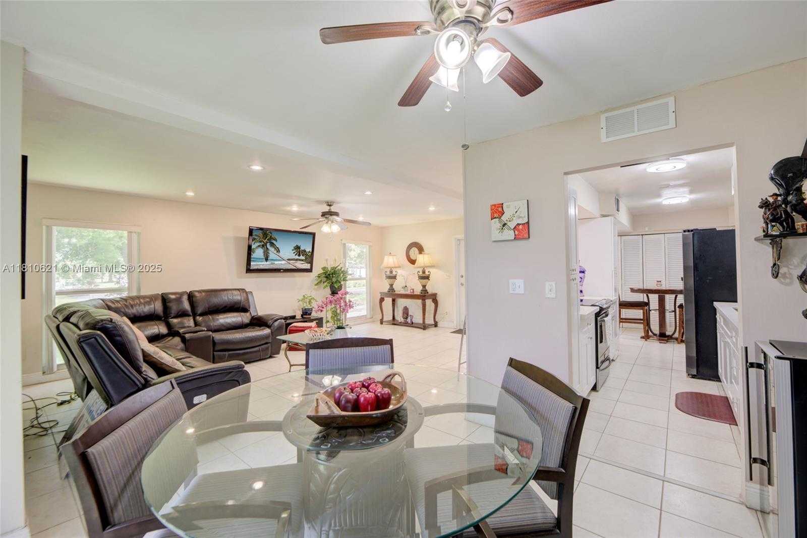 Small Image of 7201 NORTH WEST 67TH ST, Tamarac Number 19