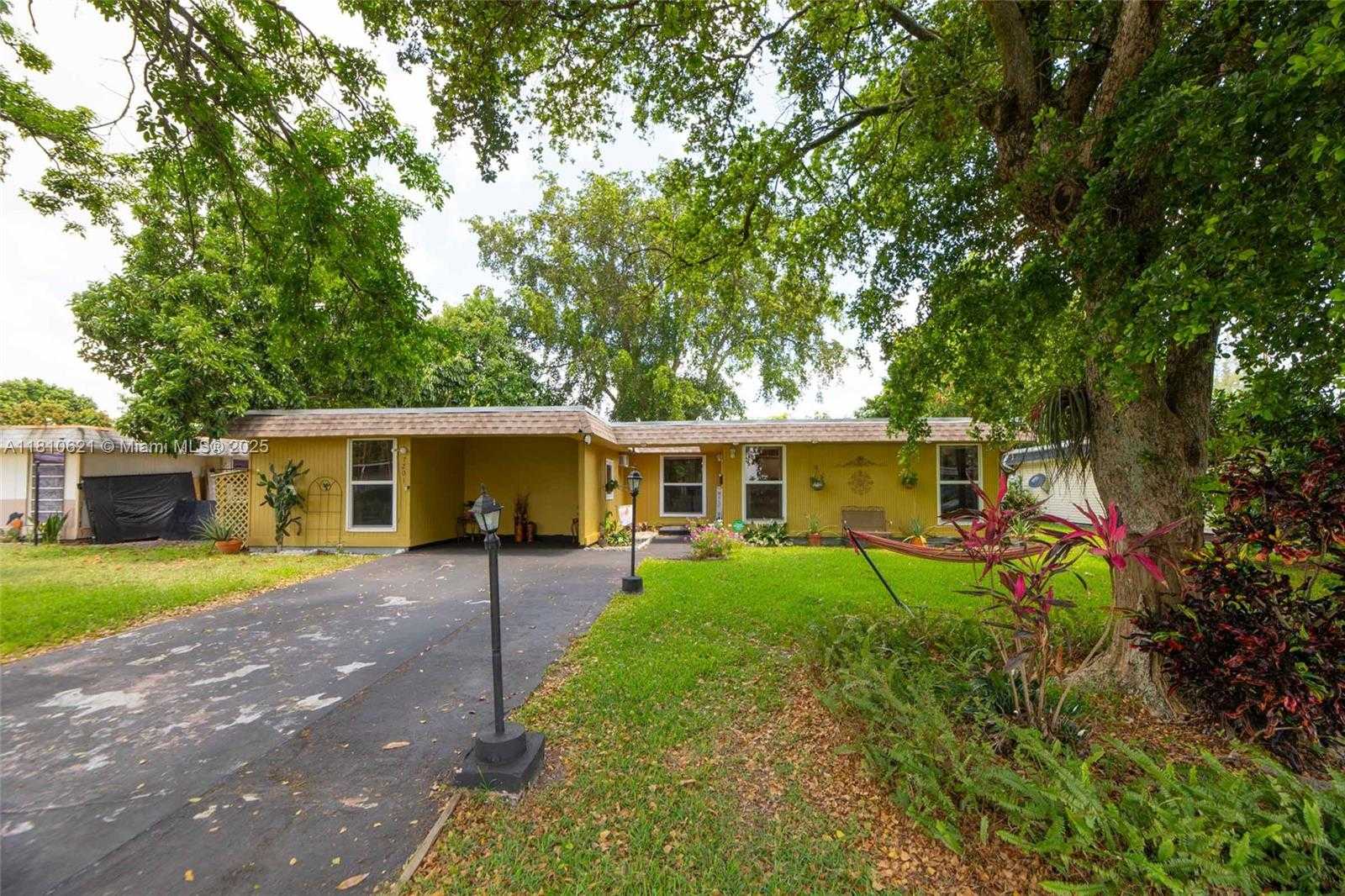 Small Image of 7201 NORTH WEST 67TH ST, Tamarac Number 3