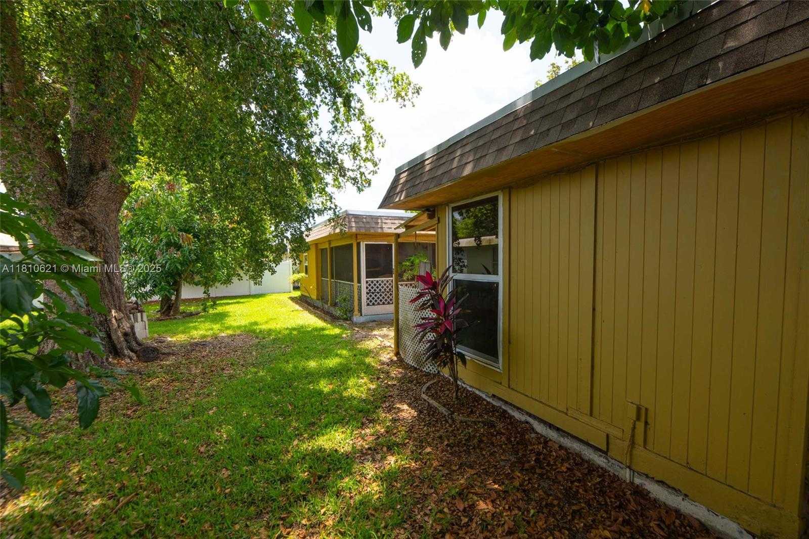 Small Image of 7201 NORTH WEST 67TH ST, Tamarac Number 44