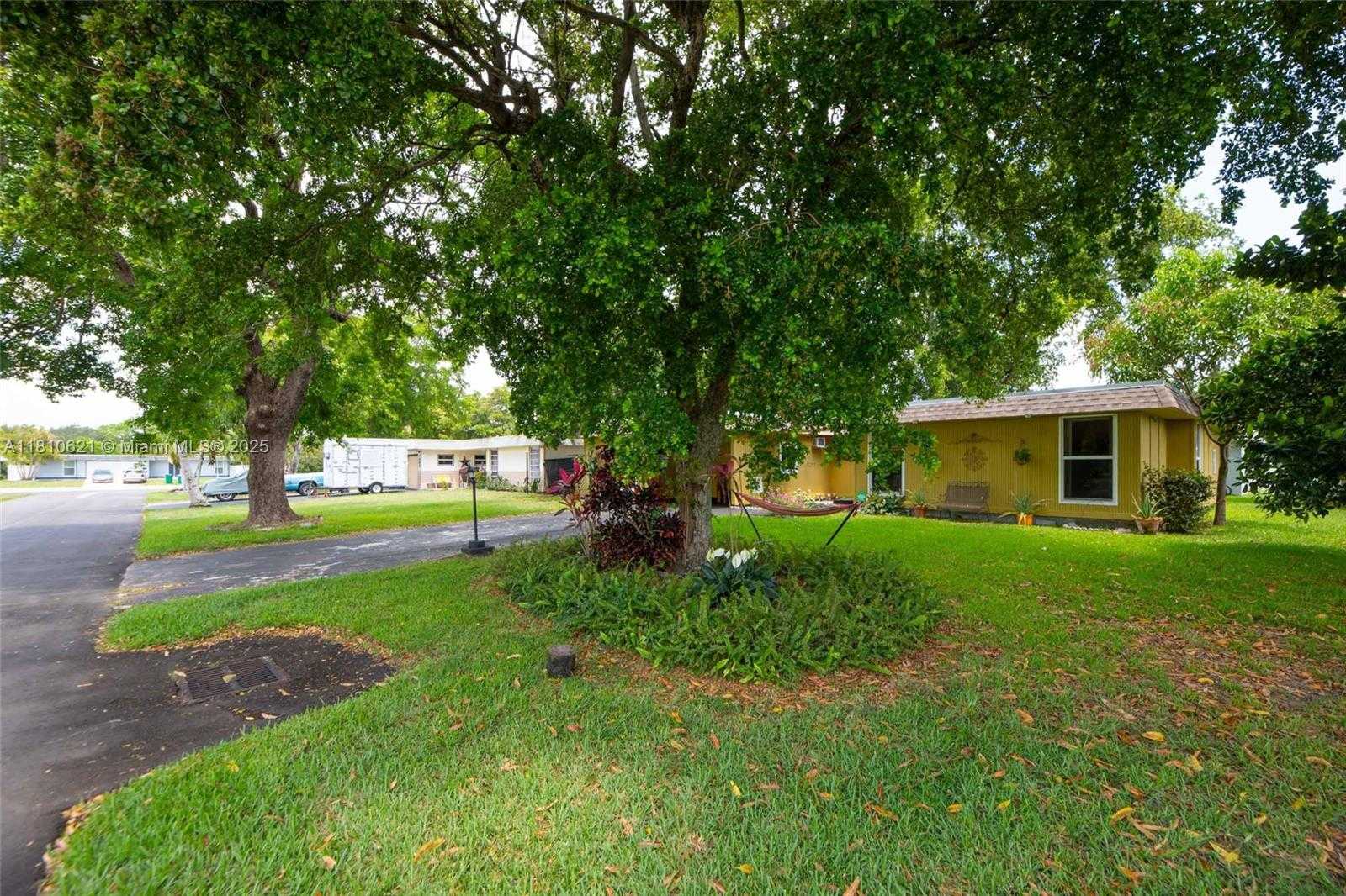 Small Image of 7201 NORTH WEST 67TH ST, Tamarac Number 5