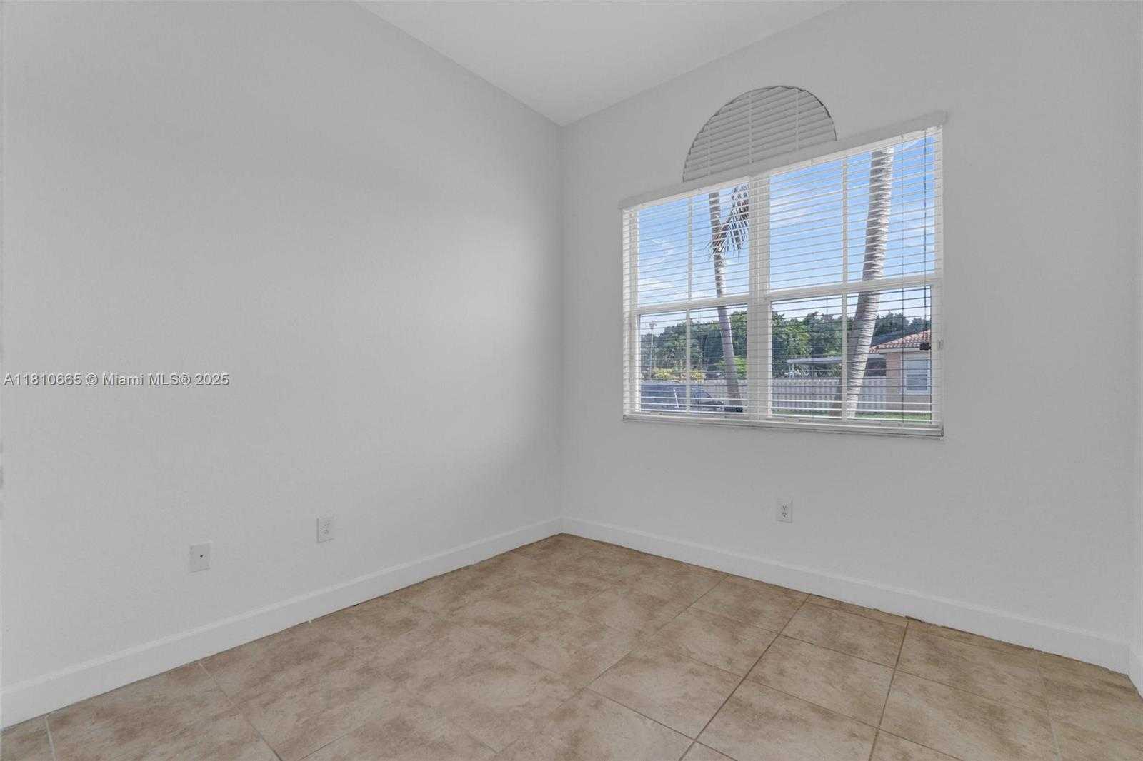 Small Image of 11014 SOUTH WEST 237TH LN, Homestead Number 25