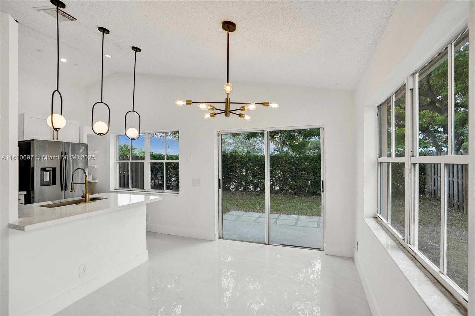 Small Image of 7325 FLORES WAY, Margate Number 10
