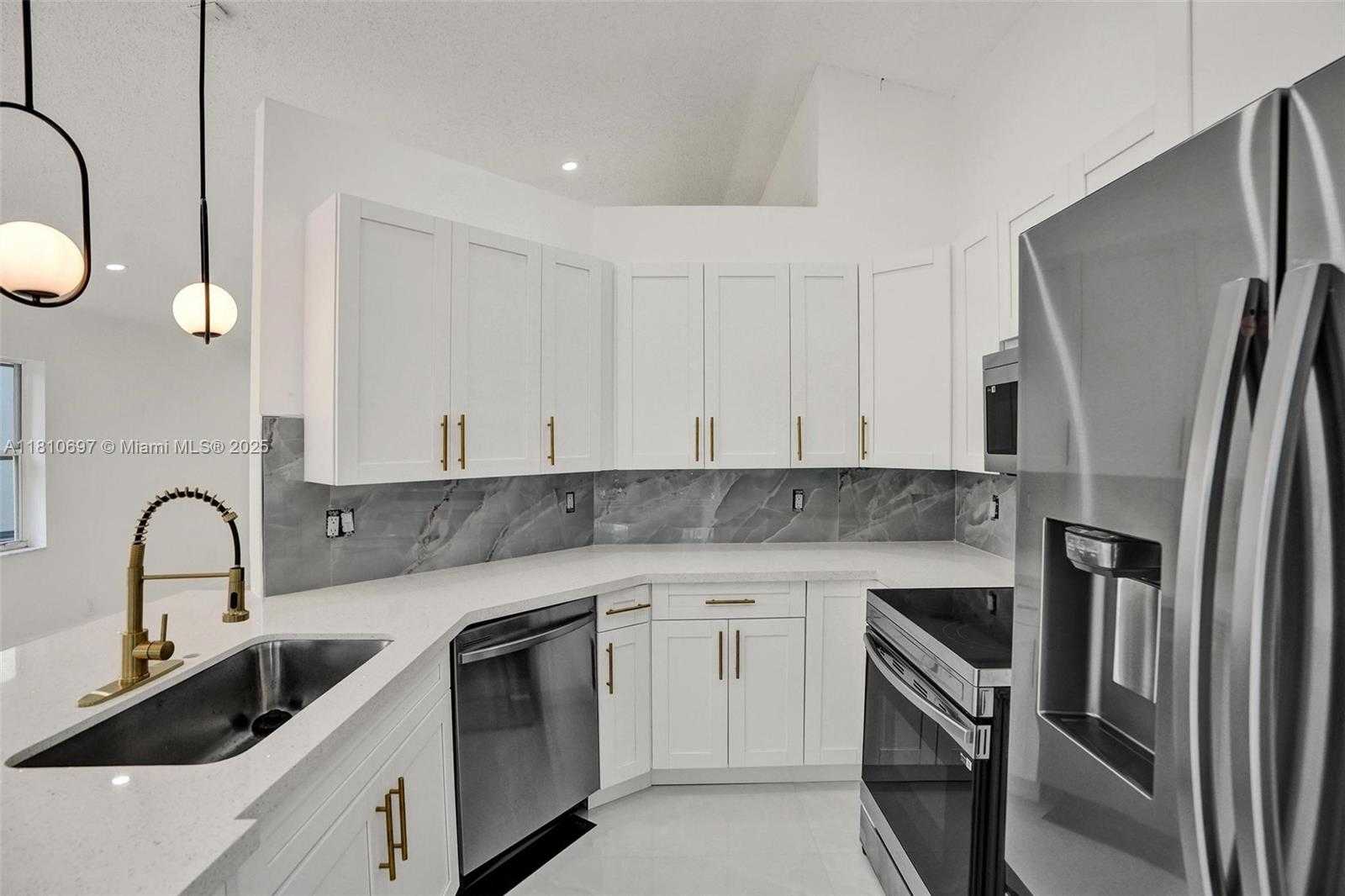 Small Image of 7325 FLORES WAY, Margate Number 11