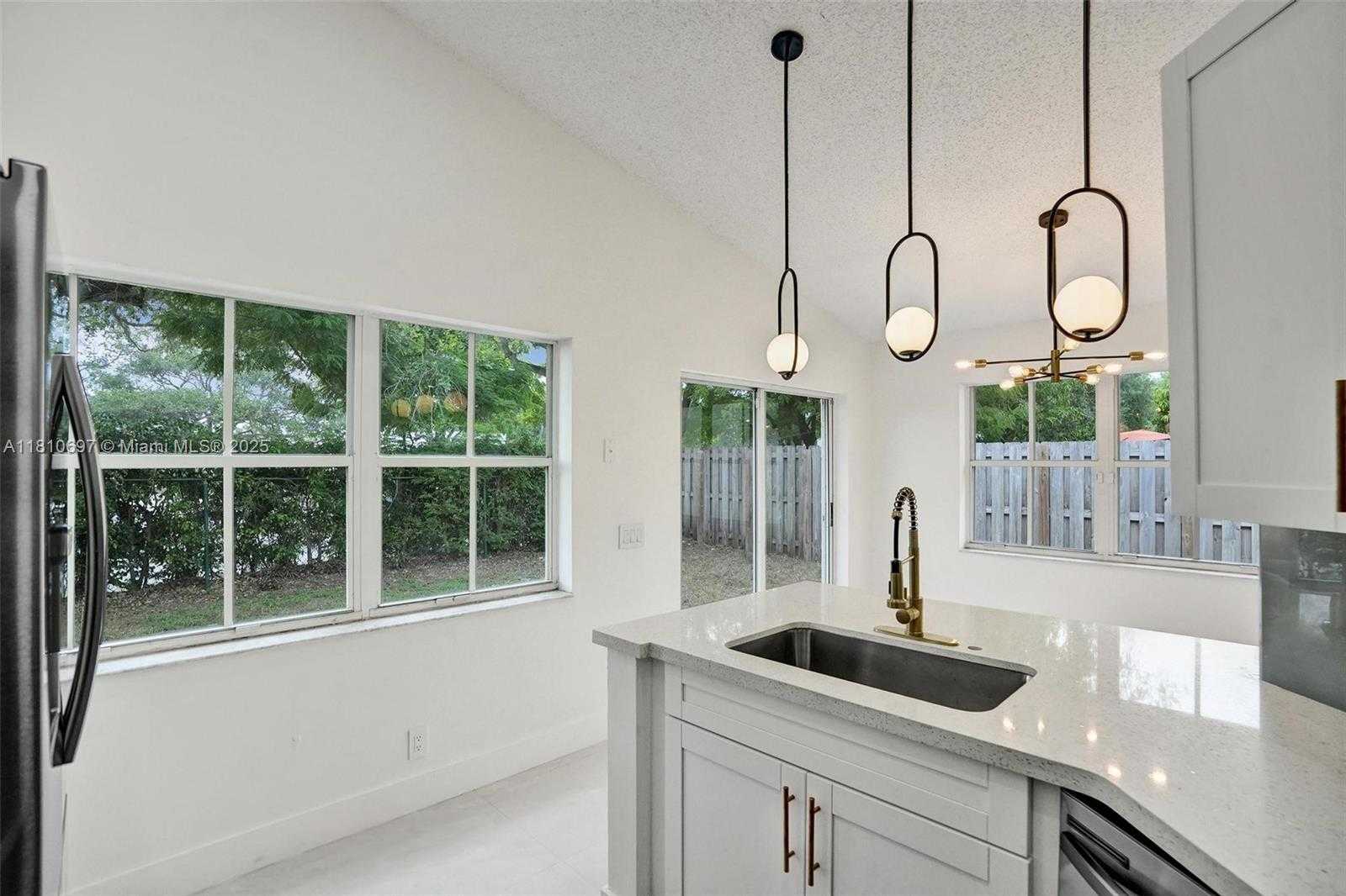 Small Image of 7325 FLORES WAY, Margate Number 12