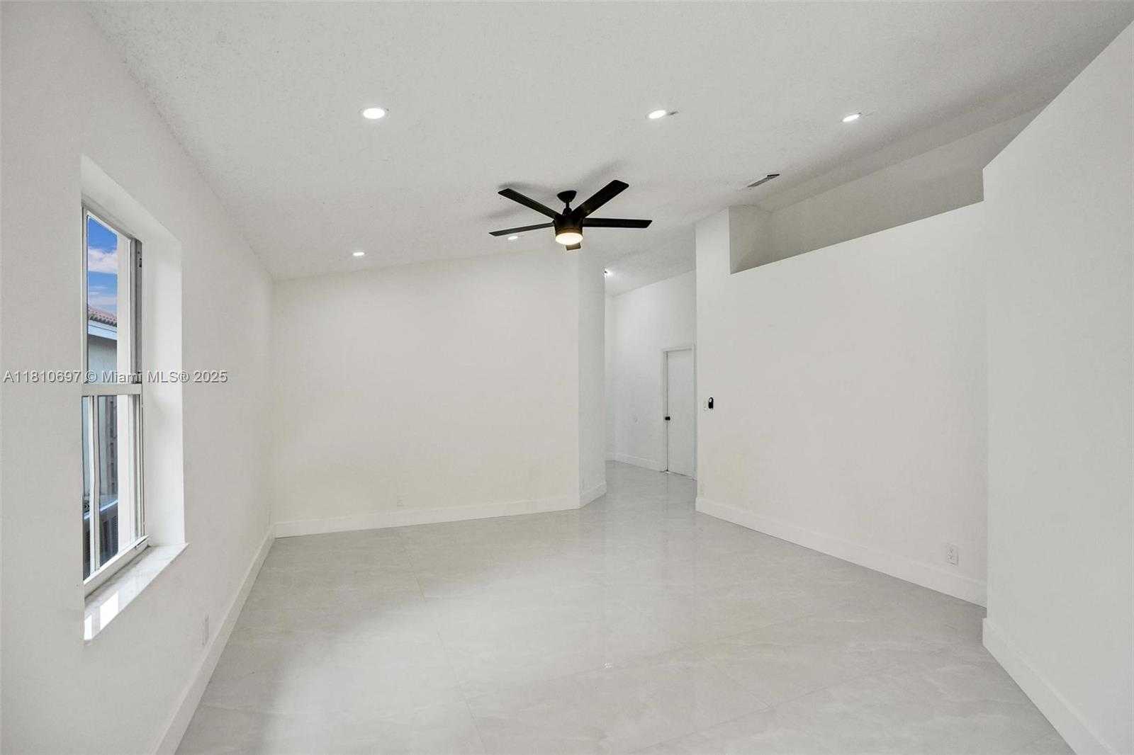 Small Image of 7325 FLORES WAY, Margate Number 13