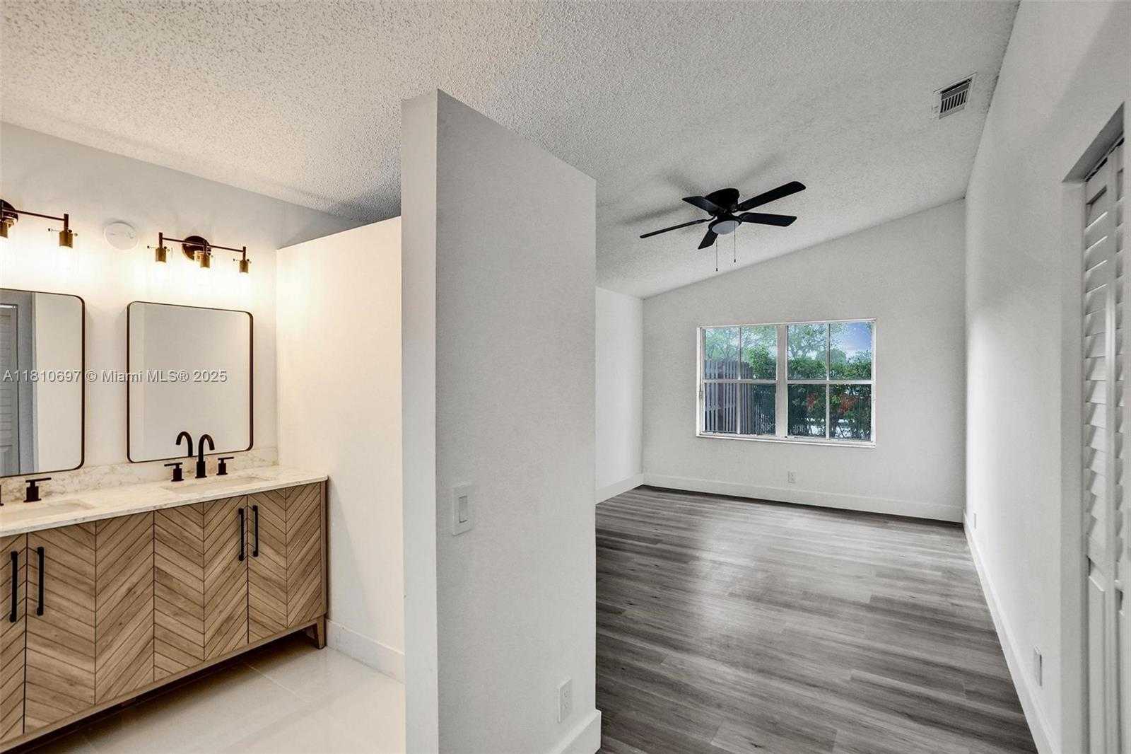 Small Image of 7325 FLORES WAY, Margate Number 14