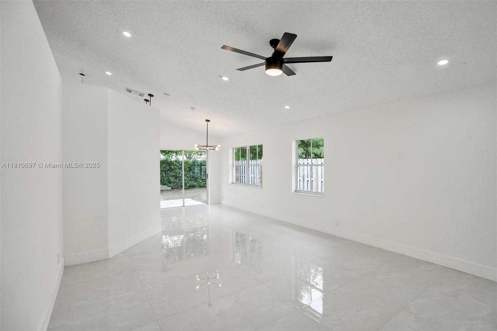 Small Image of 7325 FLORES WAY, Margate Number 4