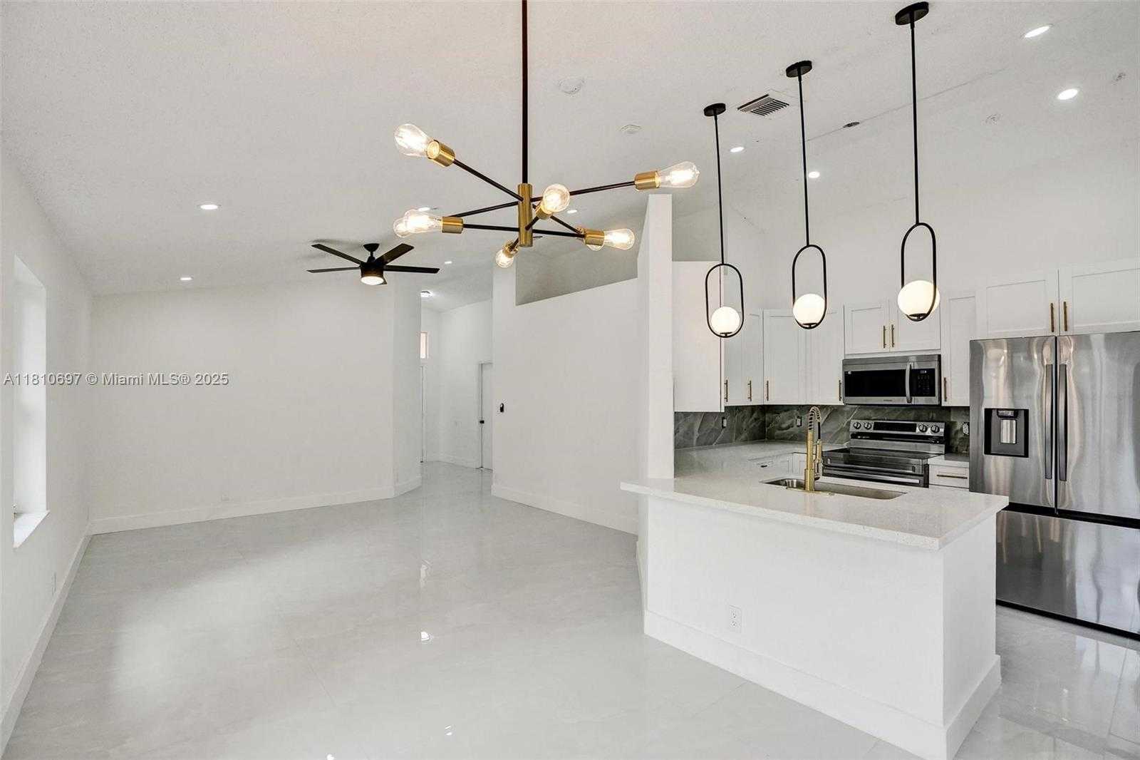 Small Image of 7325 FLORES WAY, Margate Number 9