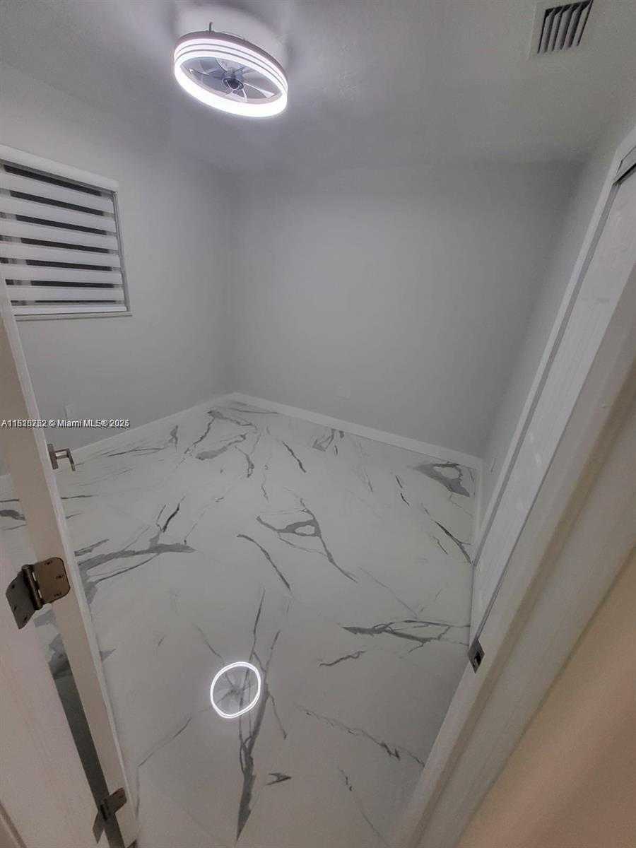 Small Image of 6275 PALM AVE, Hialeah Number 11