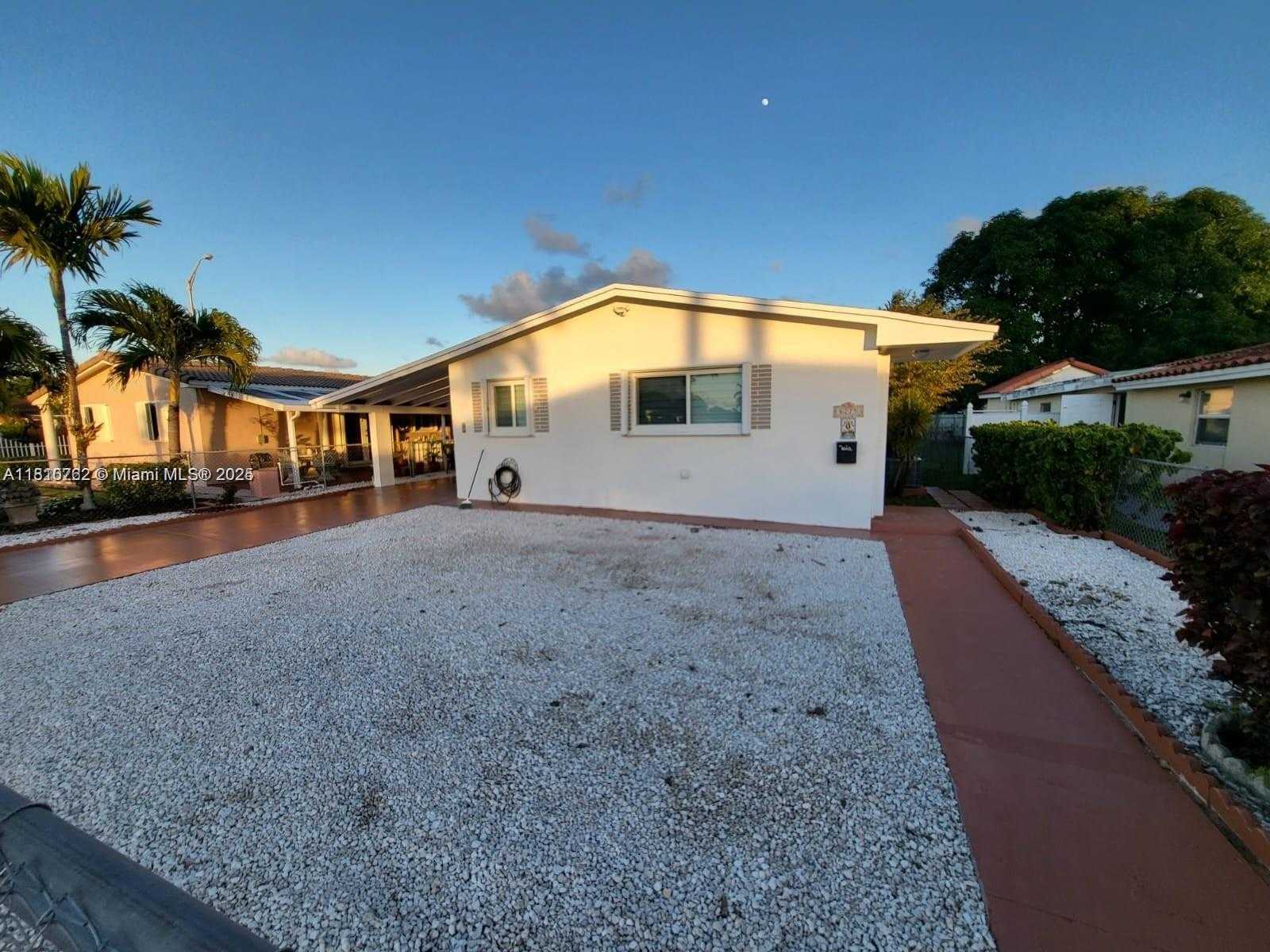 Small Image of 6275 PALM AVE, Hialeah Number 2