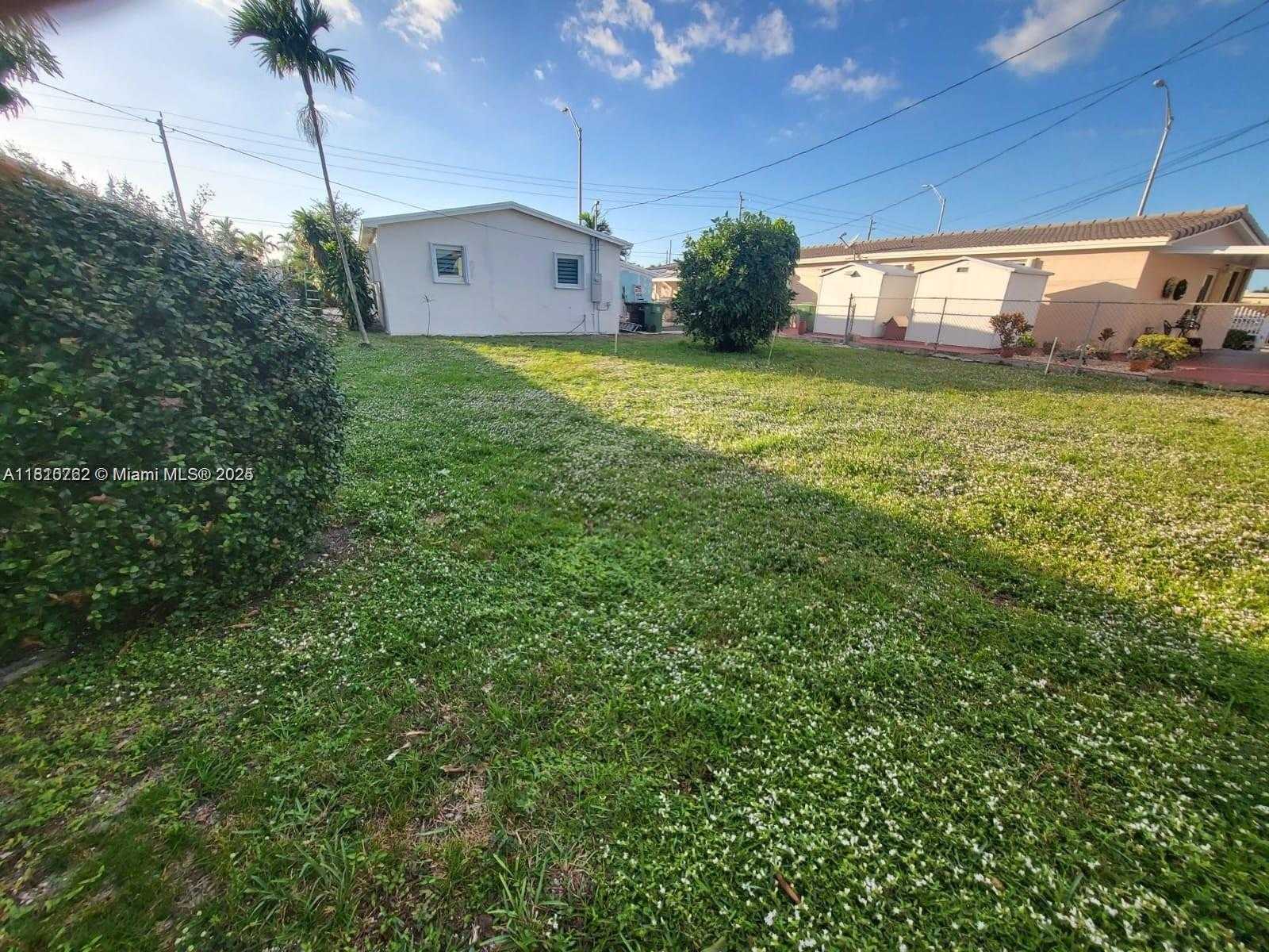 Small Image of 6275 PALM AVE, Hialeah Number 3