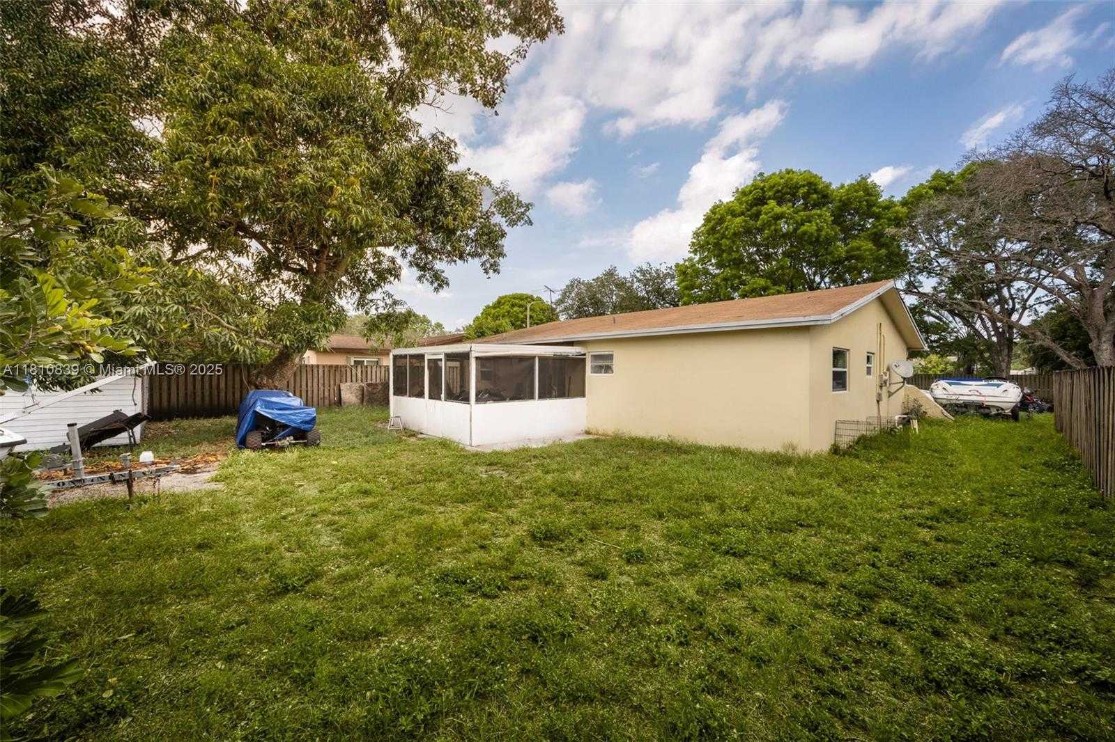 Small Image of 3430 NORTH 65TH AVE, Hollywood Number 14