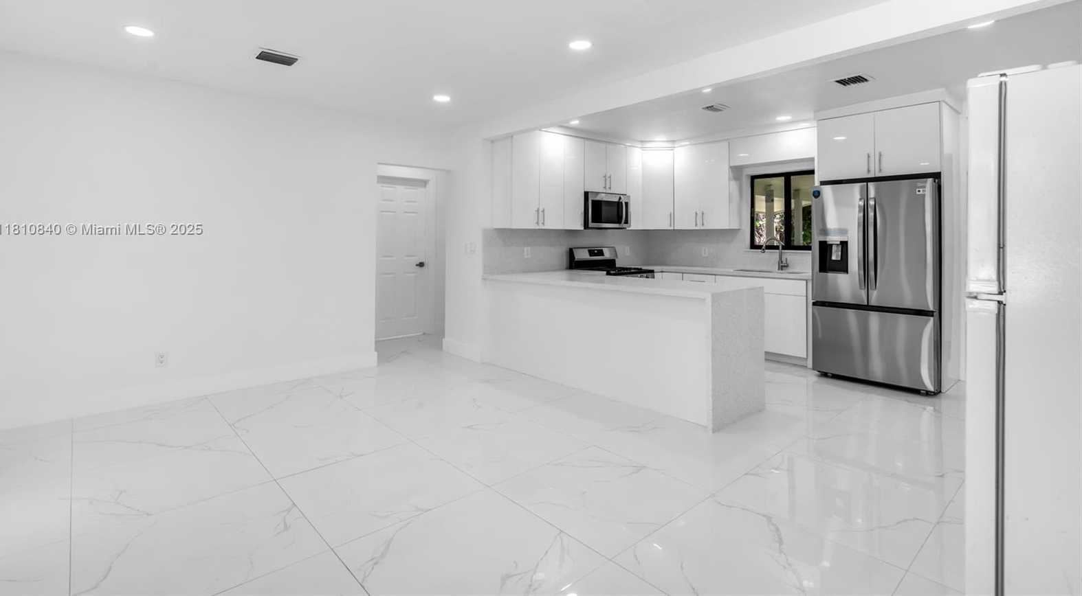 Small Image of 1010 NORTH EAST 140TH ST, North Miami Number 4