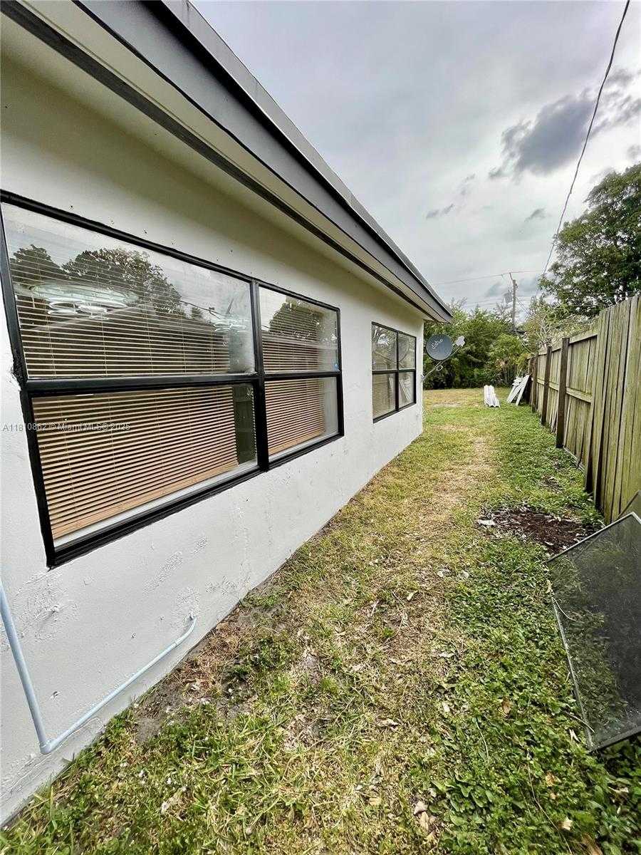 Small Image of 310 NORTH WEST 33RD TER, Lauderhill Number 33