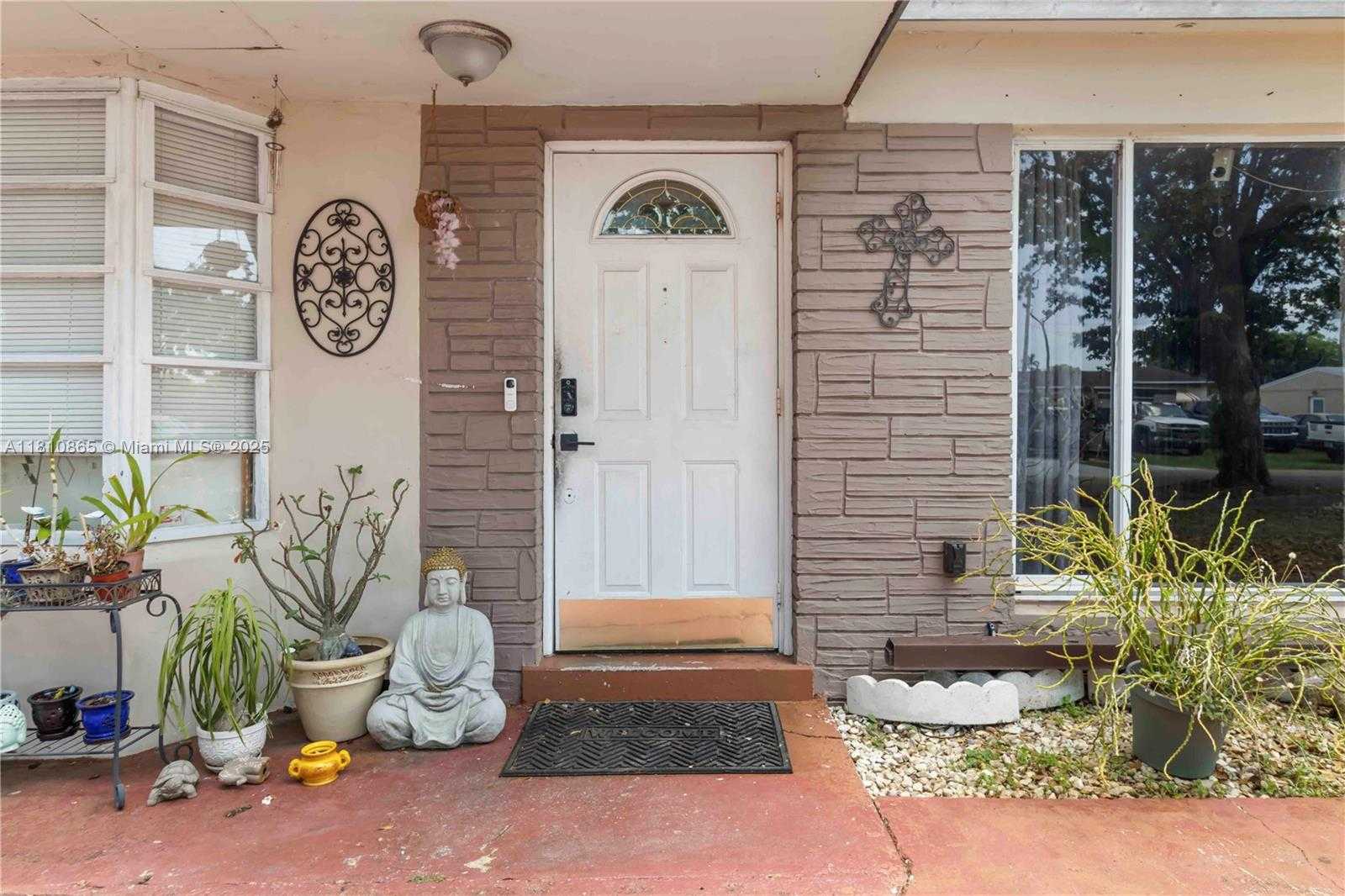 Small Image of 7141 CUSTER ST, Hollywood Number 3