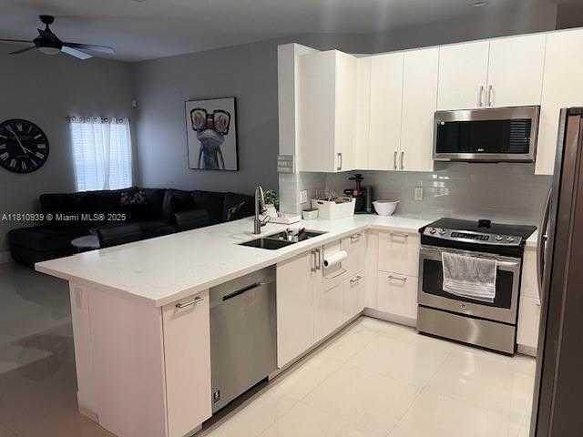 Small Image of 1020 SILKTREE LN, Weston Number 4