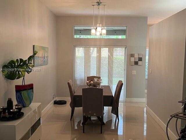 Small Image of 1020 SILKTREE LN, Weston Number 6