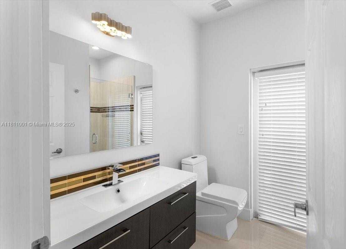 Small Image of 8773 SOUTH WEST 220TH LN, Cutler Bay Number 13