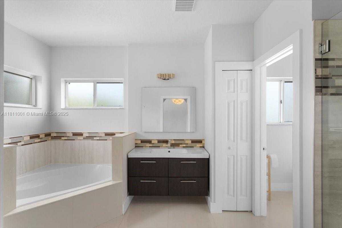 Small Image of 8773 SOUTH WEST 220TH LN, Cutler Bay Number 20