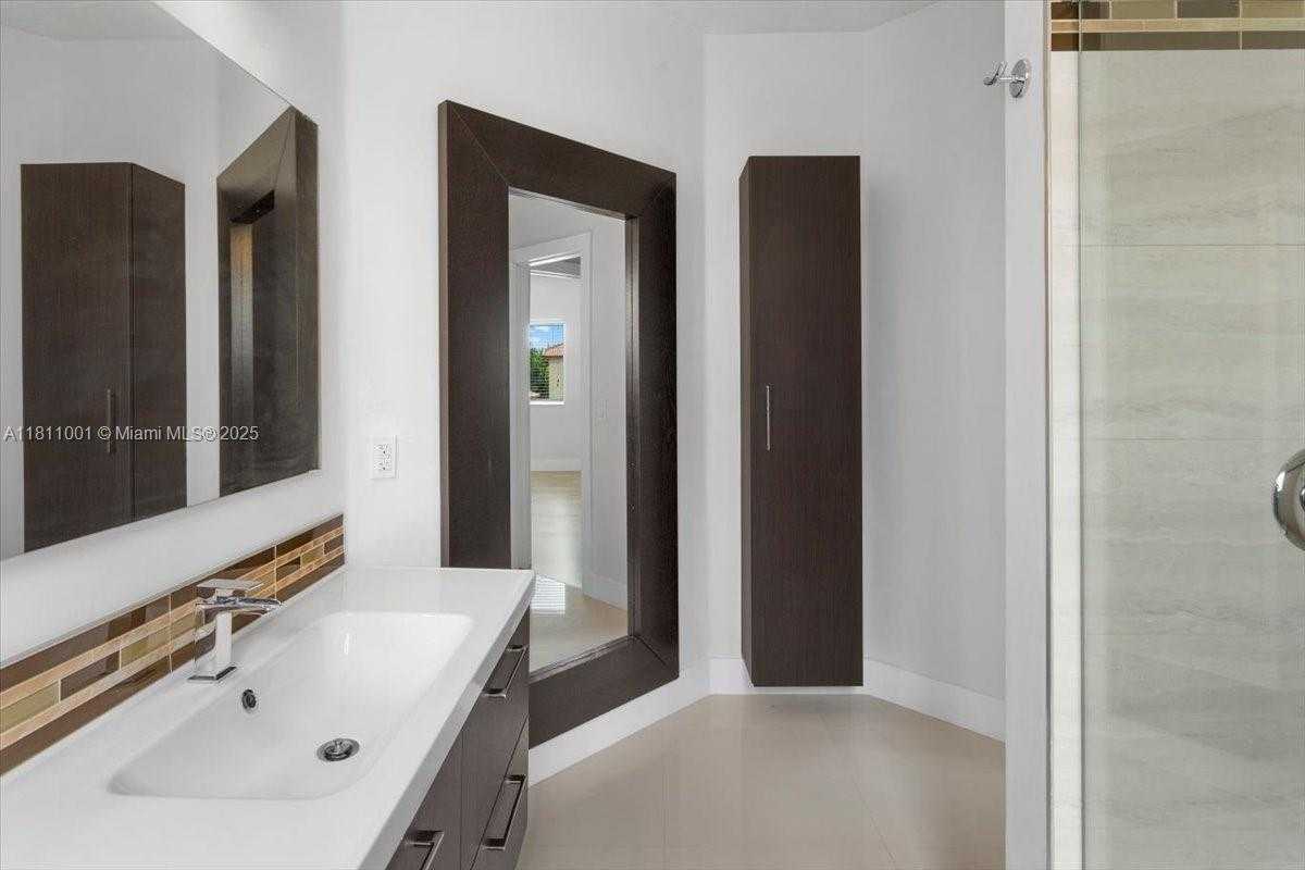 Small Image of 8773 SOUTH WEST 220TH LN, Cutler Bay Number 21