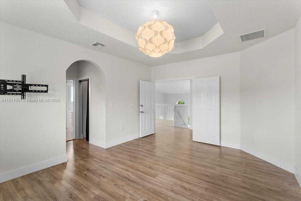 Small Image of 8773 SOUTH WEST 220TH LN, Cutler Bay Number 25